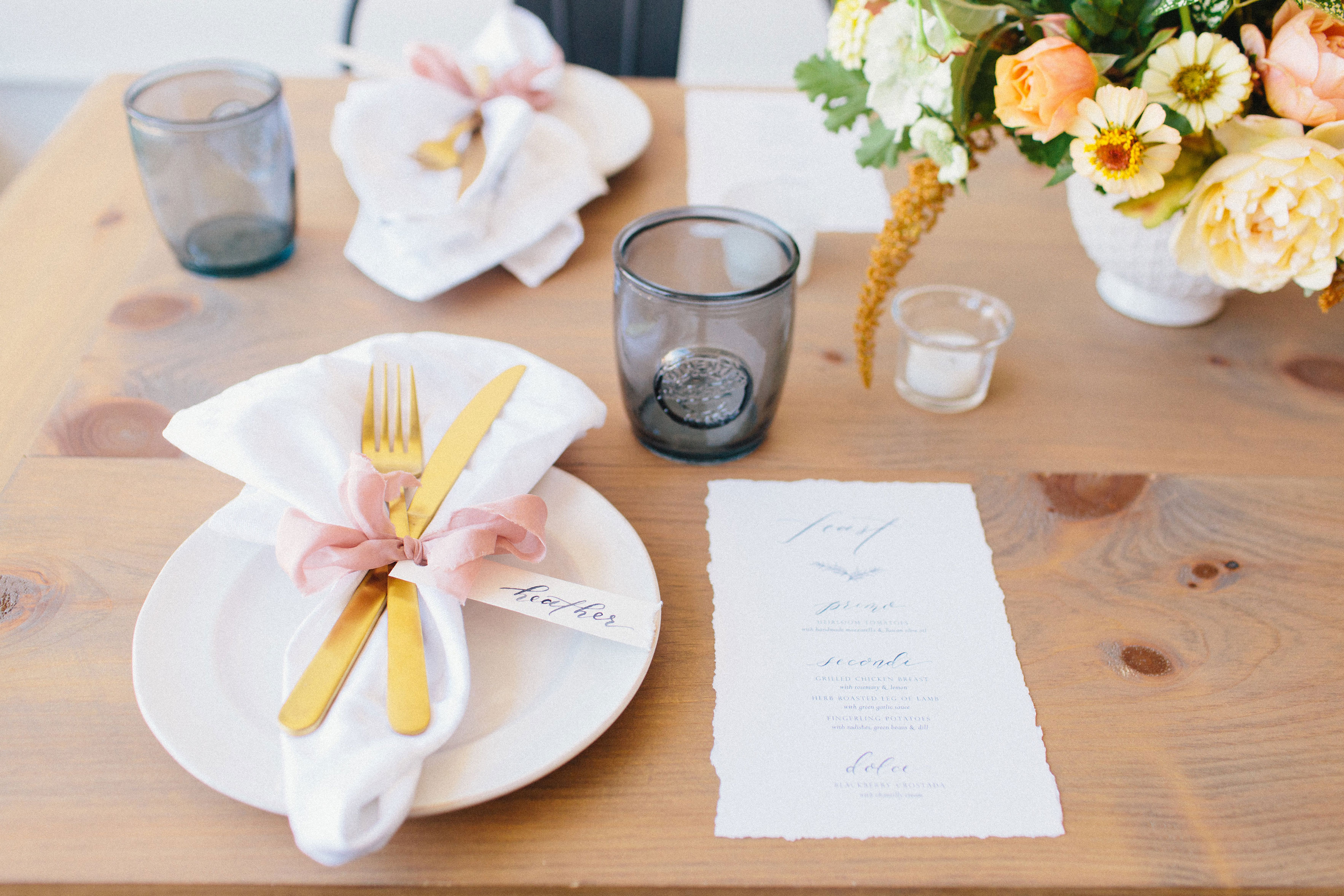 A simple early fall gathering to remember (with the most gorgeous color palette). Click through for the inspiration. | glitterinc.com | @glitterinc