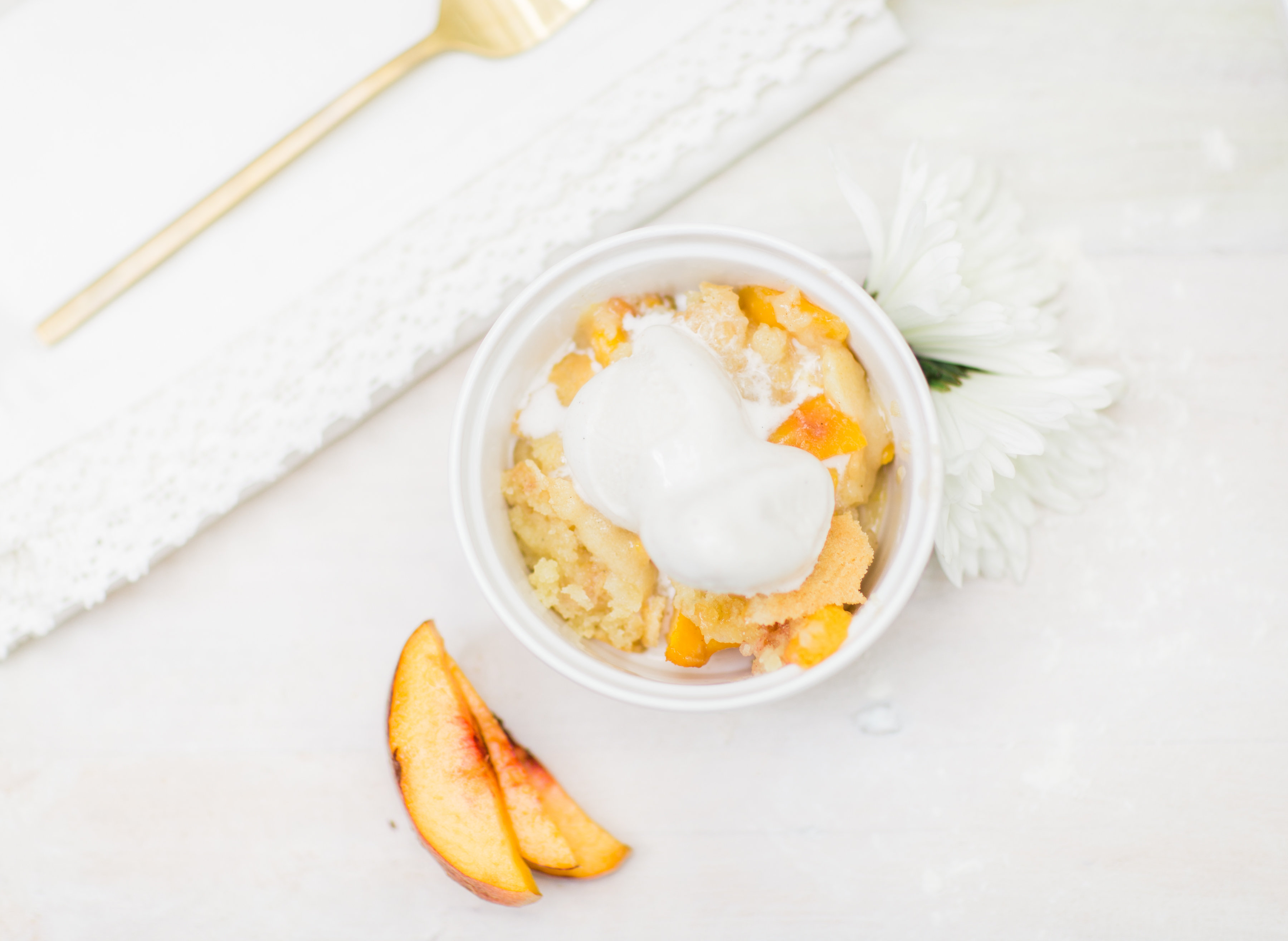 Foodie blogger Lexi of Glitter, Inc. shares a recipe for classic peach cobbler. Caramelized peaches are topped with a sugar-cookie-like doughy crust. YUM. | glitterinc.com | @glitterinc