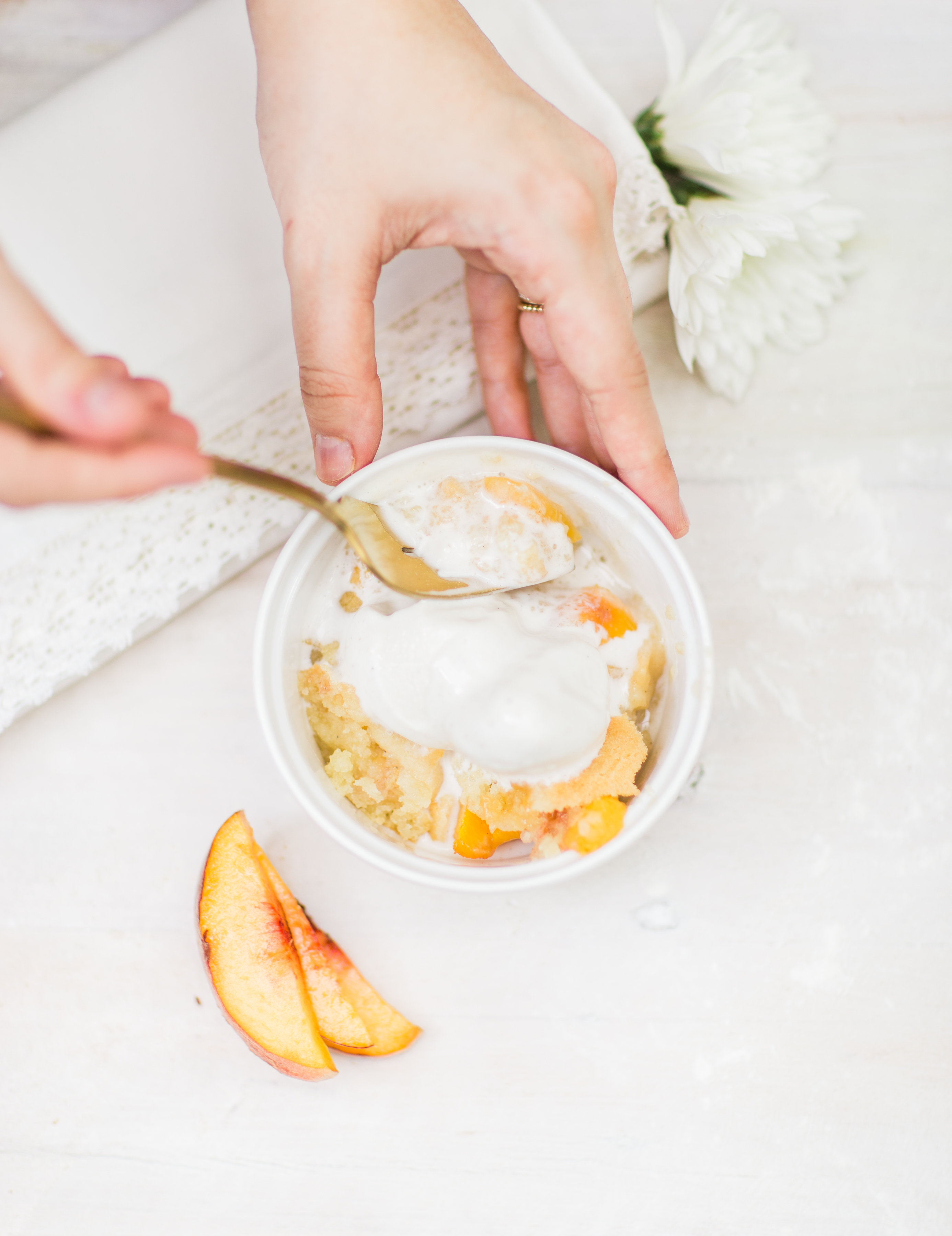 Foodie blogger Lexi of Glitter, Inc. shares a recipe for classic peach cobbler. Caramelized peaches are topped with a sugar-cookie-like doughy crust. YUM. | glitterinc.com | @glitterinc