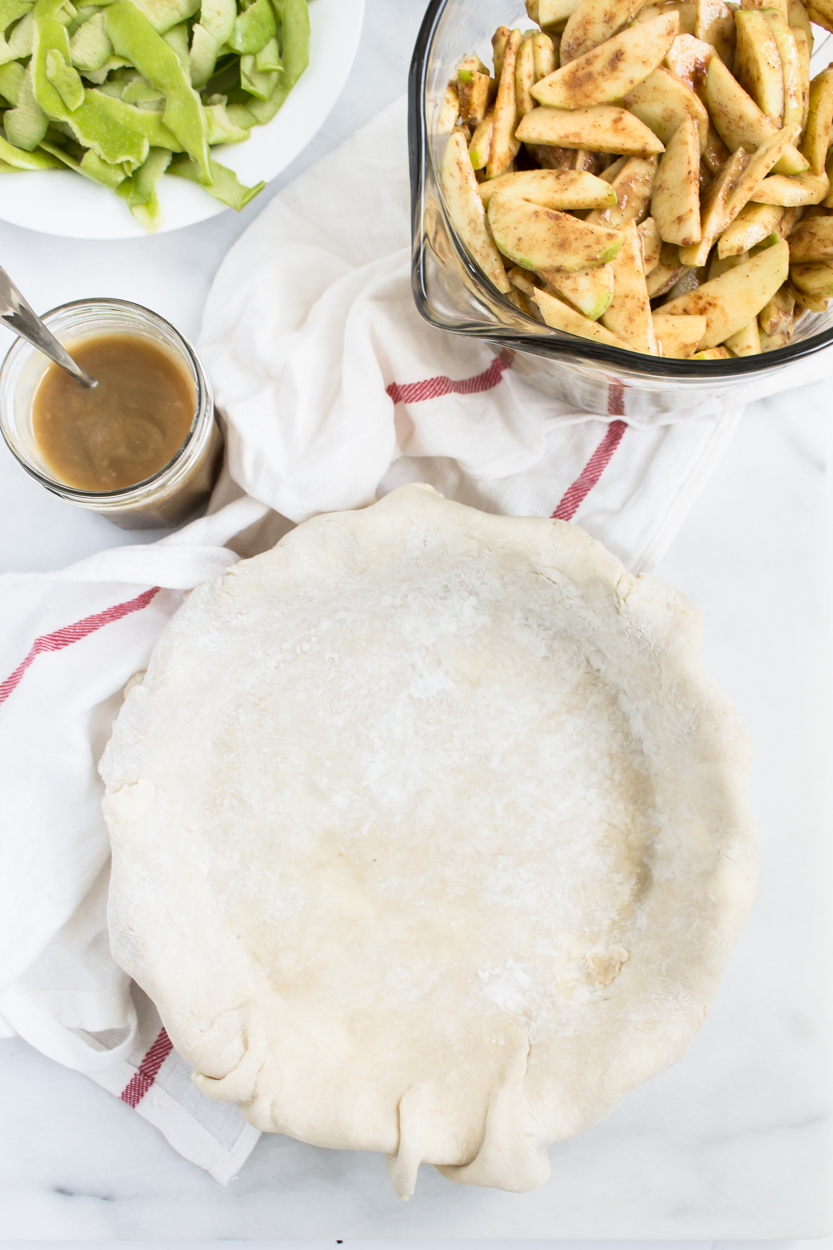 Prepare to FREAK out over this spin on a more traditional apple pie drizzled with warm homemade salted maple caramel sauce. Click through for the recipe. | glitterinc.com | @glitterinc