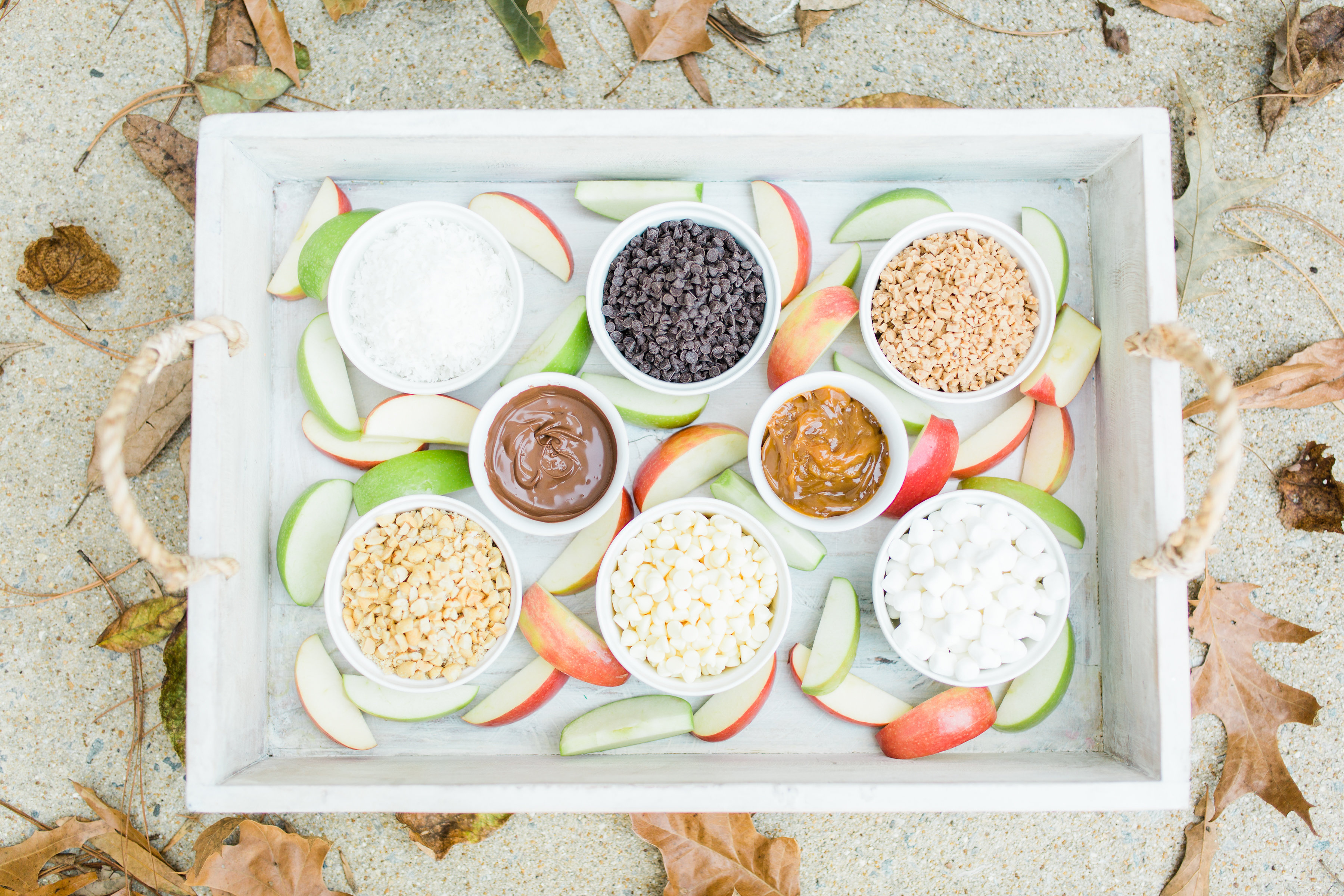 A DIY caramel apple pie bar is the kind of easy dessert station everyone will love. This set-up is delicious, nostalgic, and so much fun. | glitterinc.com | @glitterinc