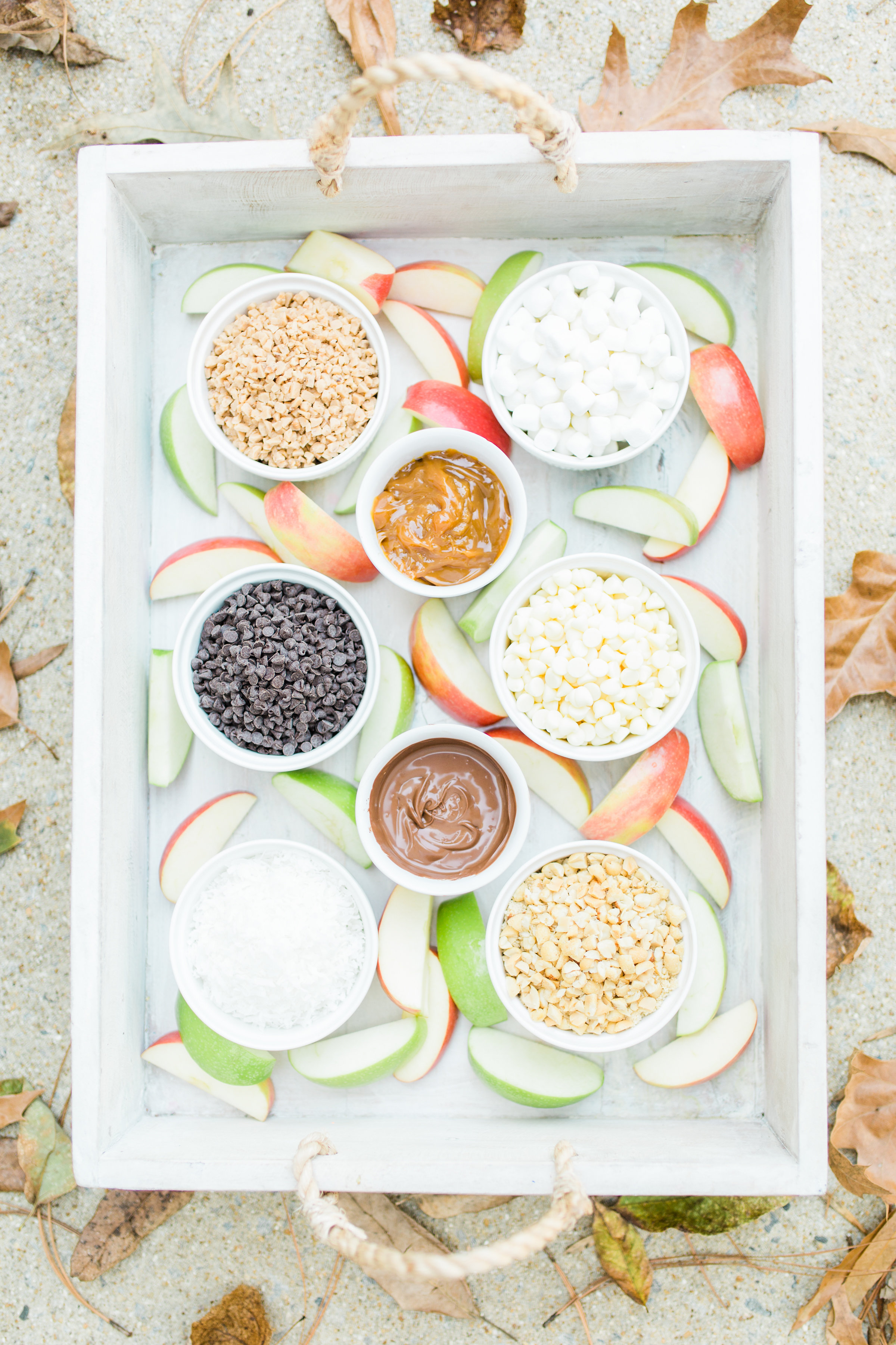 A DIY caramel apple pie bar is the kind of easy dessert station everyone will love. This set-up is delicious, nostalgic, and so much fun. | glitterinc.com | @glitterinc