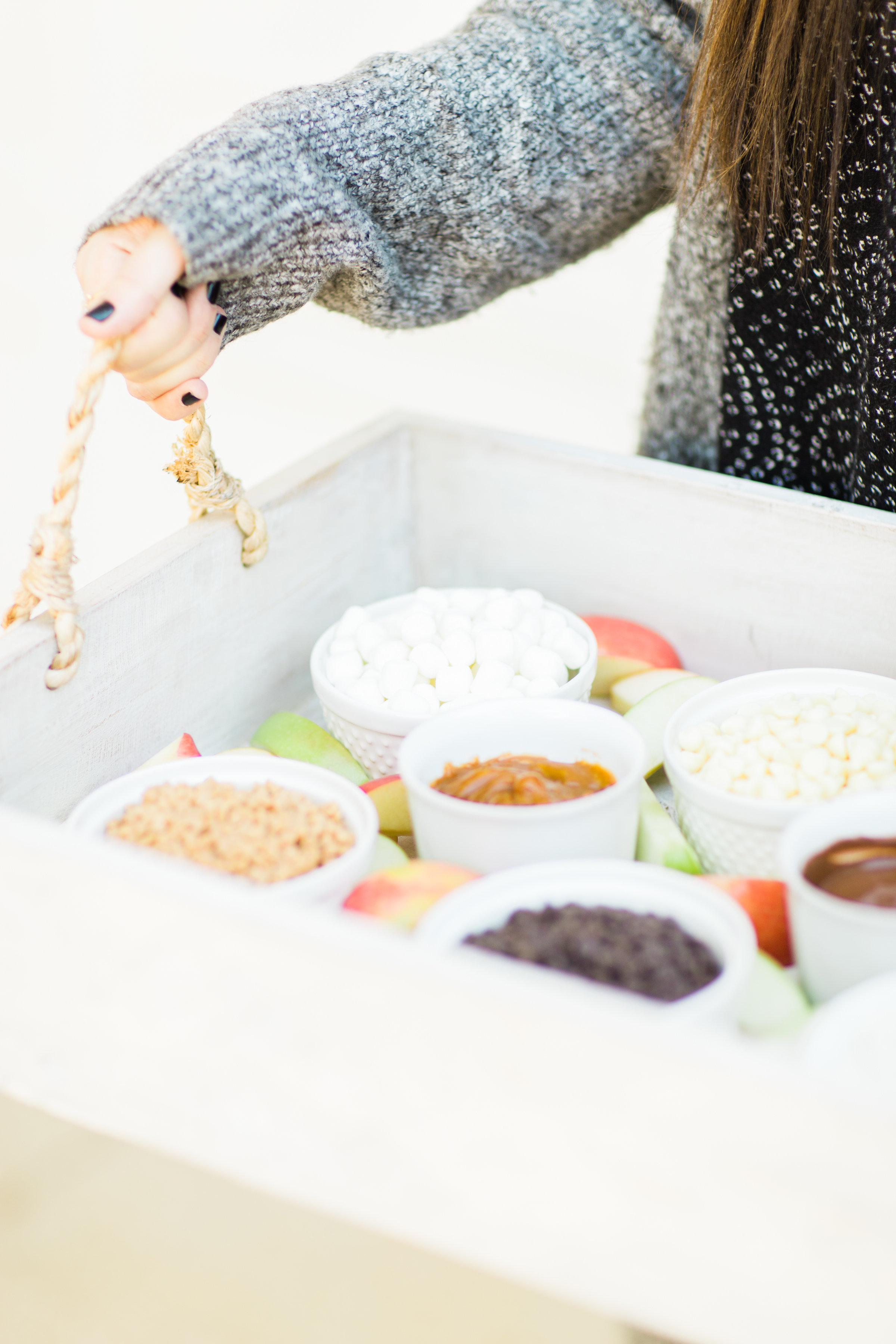 A DIY caramel apple pie bar is the kind of easy dessert station everyone will love. This set-up is delicious, nostalgic, and so much fun. | glitterinc.com | @glitterinc