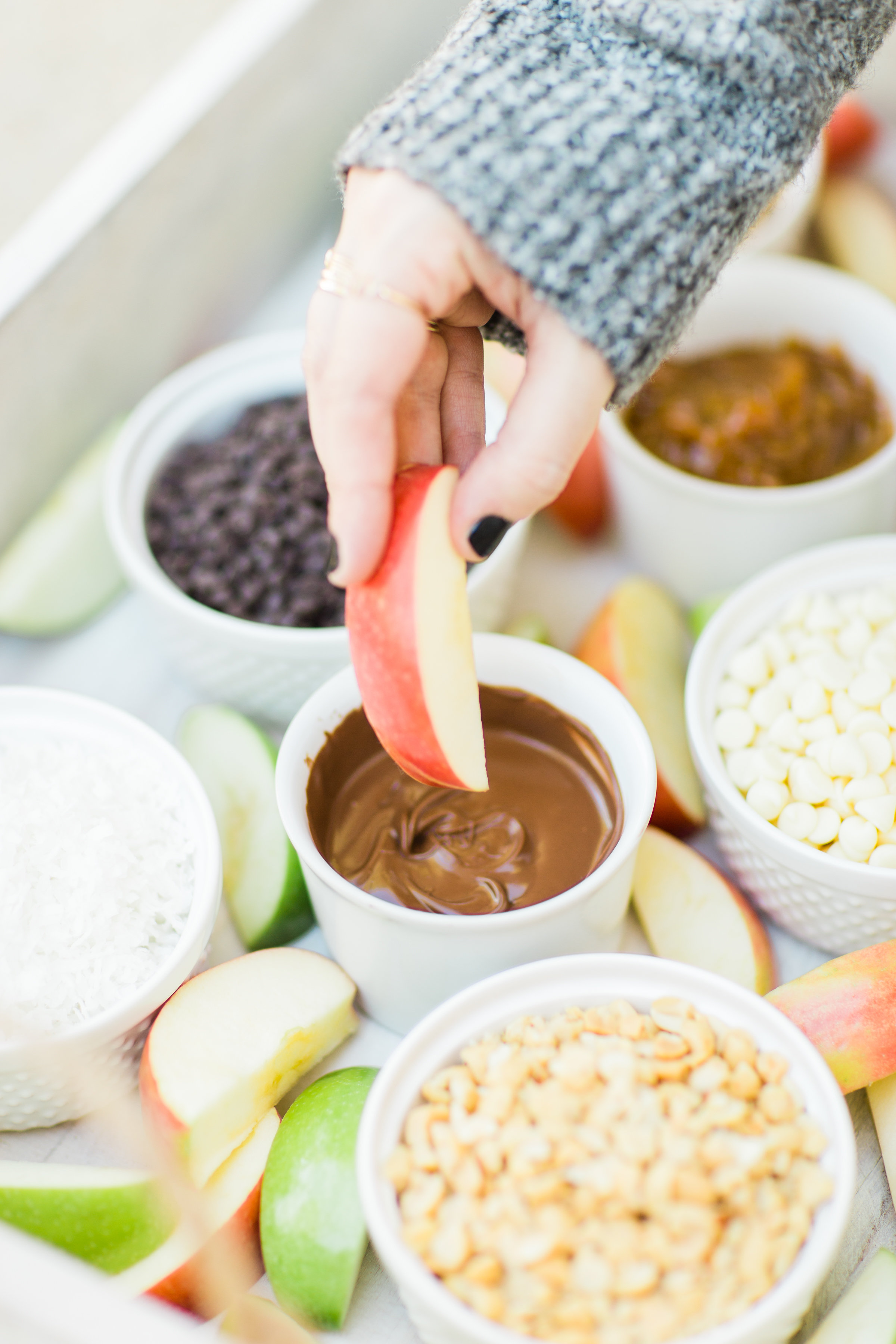 A DIY caramel apple pie bar is the kind of easy dessert station everyone will love. This set-up is delicious, nostalgic, and so much fun. | glitterinc.com | @glitterinc