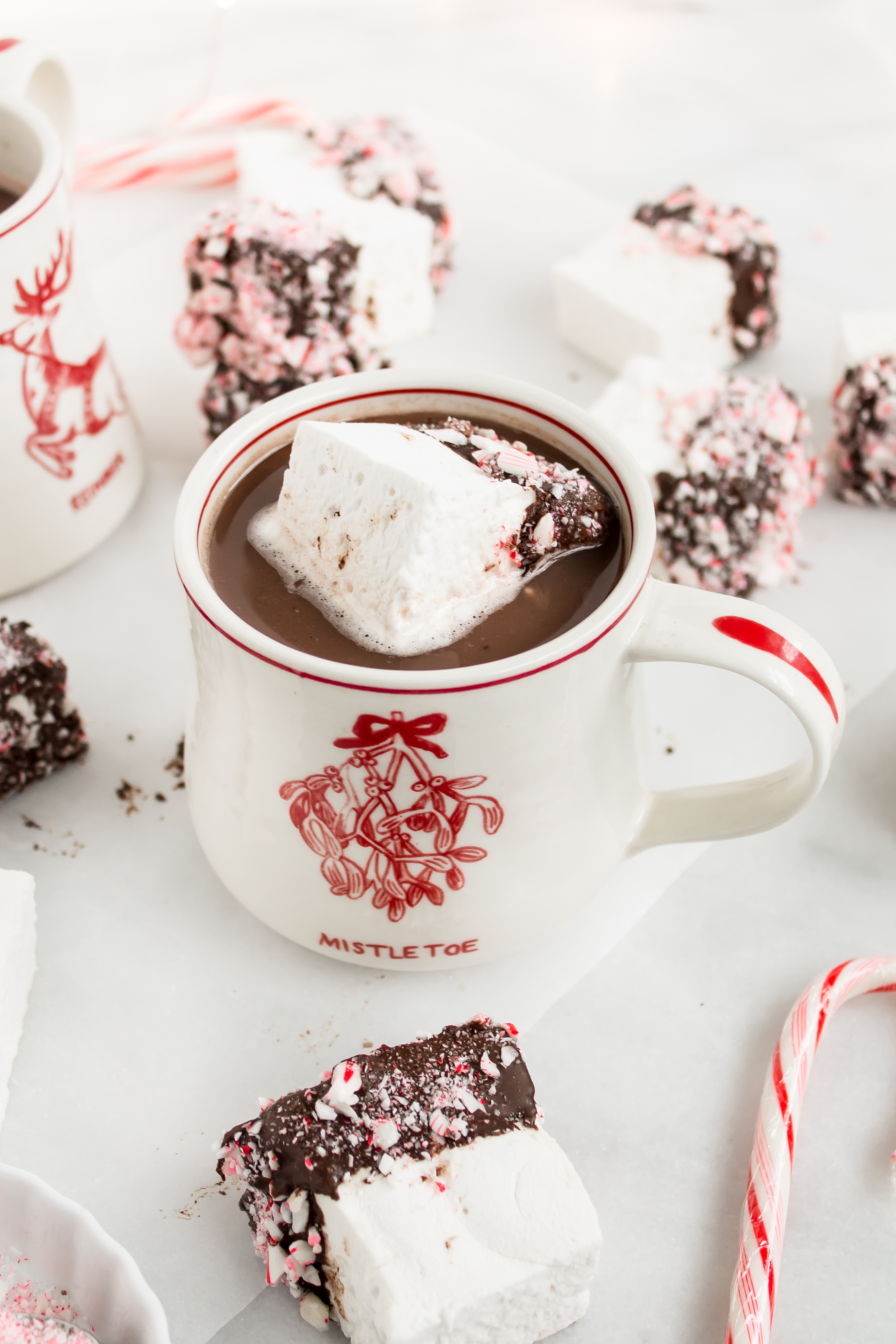 There's nothing like homemade marshmallows. Dipping those fluffy marshmallows in chocolate and crushed peppermint for the holidays is just the icing on the cake ... errr, marshmallow. Click through for the recipe. | glitterinc.com | @glitterinc - Homemade Chocolate Covered Marshmallows with Crushed Peppermint by North Carolina foodie blogger Glitter, Inc.