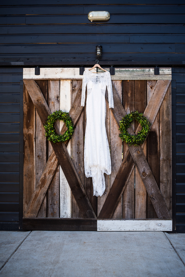 I'm Dreaming of a Boho Christmas - Bohemian Holiday Styled Shoot. | Christa Summers Photography | glitterinc.com | @glitterinc - Bohemian Christmas Wedding Ideas by wedding blogger Glitter, Inc.