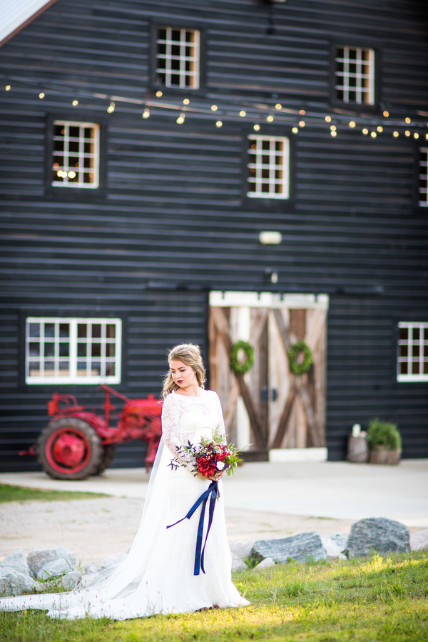 I'm Dreaming of a Boho Christmas - Bohemian Holiday Styled Shoot. | Christa Summers Photography | glitterinc.com | @glitterinc - Bohemian Christmas Wedding Ideas by wedding blogger Glitter, Inc.