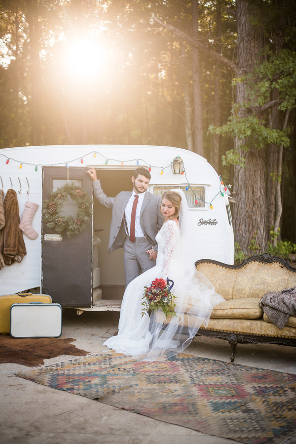 I'm Dreaming of a Boho Christmas - Bohemian Holiday Styled Shoot. | Christa Summers Photography | glitterinc.com | @glitterinc