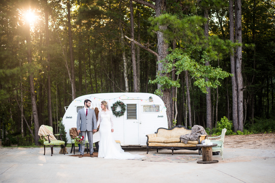 I'm Dreaming of a Boho Christmas - Bohemian Holiday Styled Shoot. | Christa Summers Photography | glitterinc.com | @glitterinc