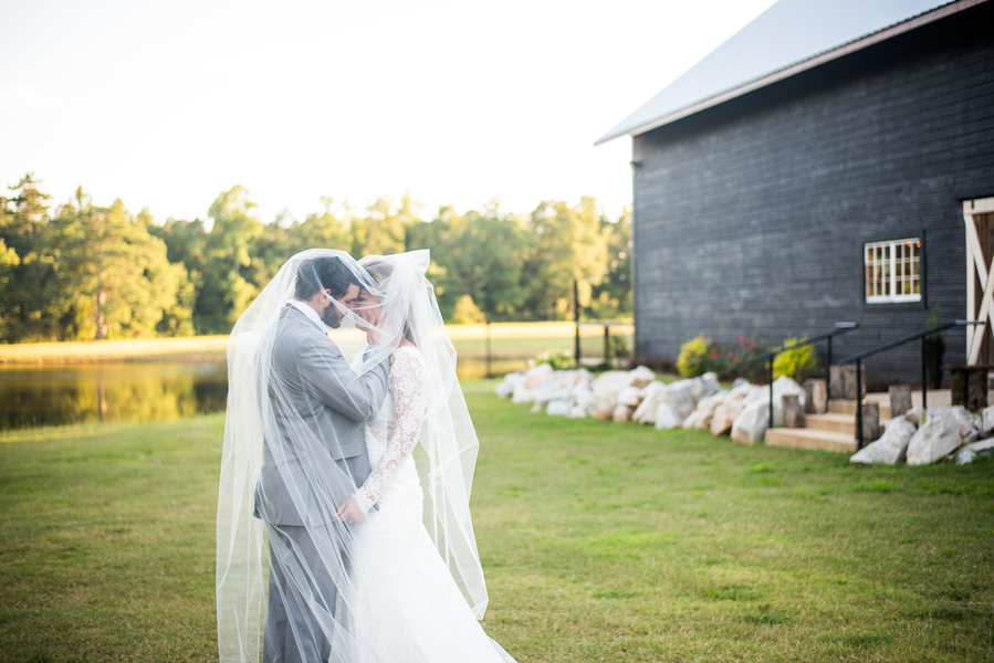 I'm Dreaming of a Boho Christmas - Bohemian Holiday Styled Shoot. | Christa Summers Photography | glitterinc.com | @glitterinc