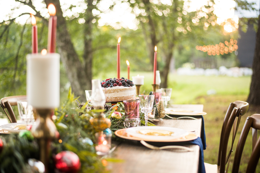 I'm Dreaming of a Boho Christmas - Bohemian Holiday Styled Shoot. | Christa Summers Photography | glitterinc.com | @glitterinc - Bohemian Christmas Wedding Ideas by wedding blogger Glitter, Inc.