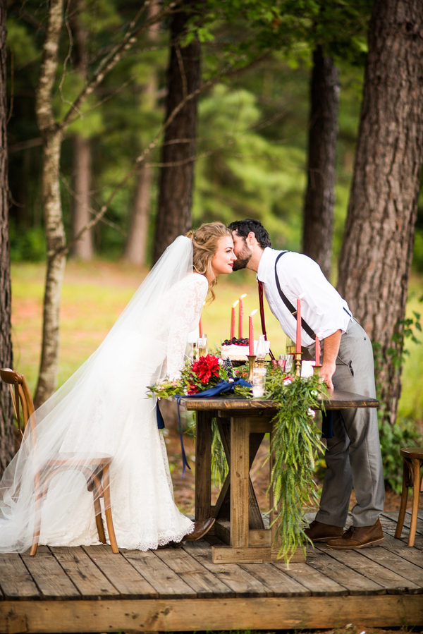 I'm Dreaming of a Boho Christmas - Bohemian Holiday Styled Shoot. | Christa Summers Photography | glitterinc.com | @glitterinc - Bohemian Christmas Wedding Ideas by wedding blogger Glitter, Inc.