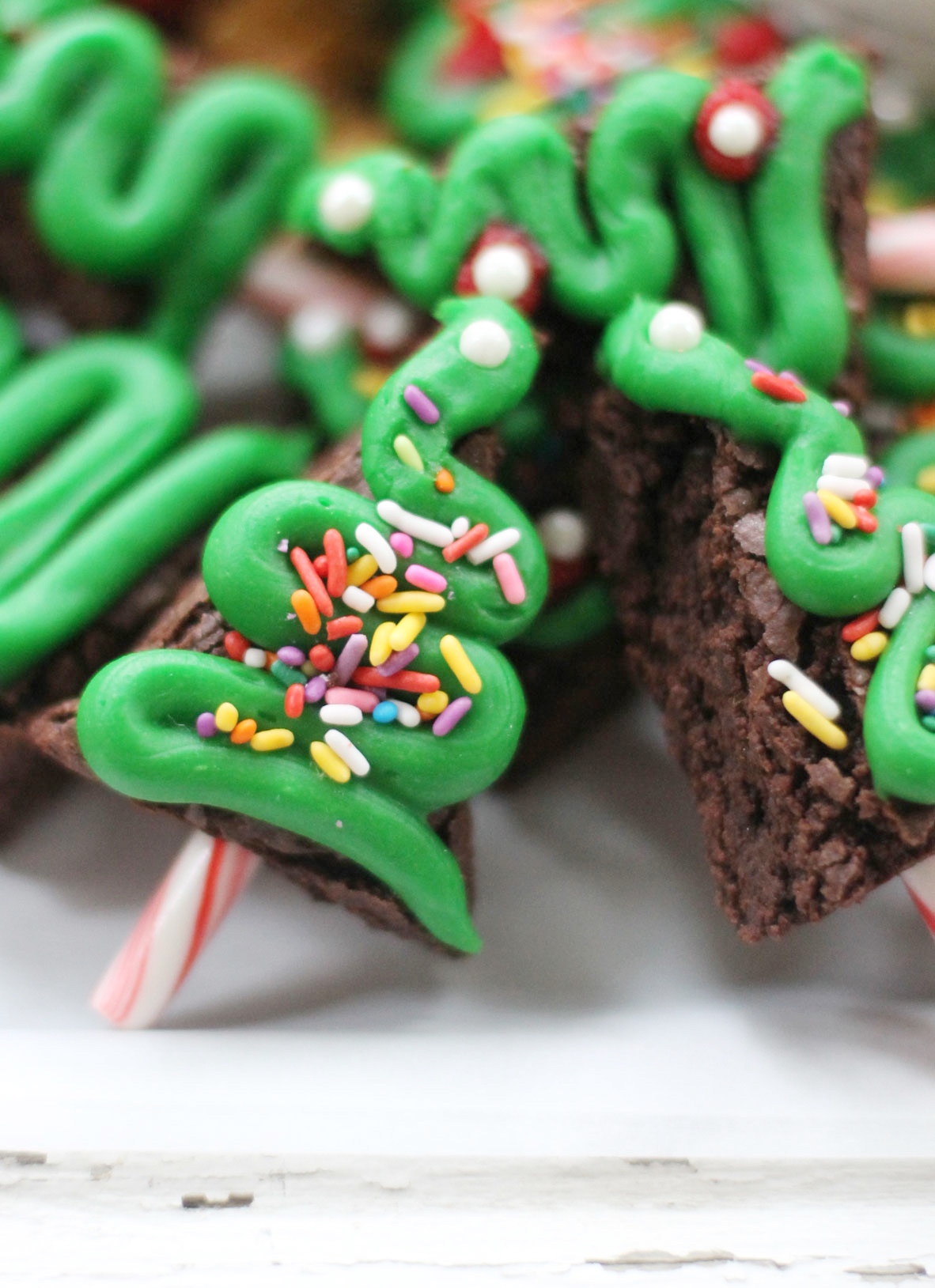 You're going to want to make these really stinkin' cute Christmas tree shaped brownies for ALL of your holiday parties! Click through for the DIY. | glitterinc.com | @glitterinc - How to Make The Cutest Easy Christmas Brownies by North Carolina foodie blogger Glitter, Inc.