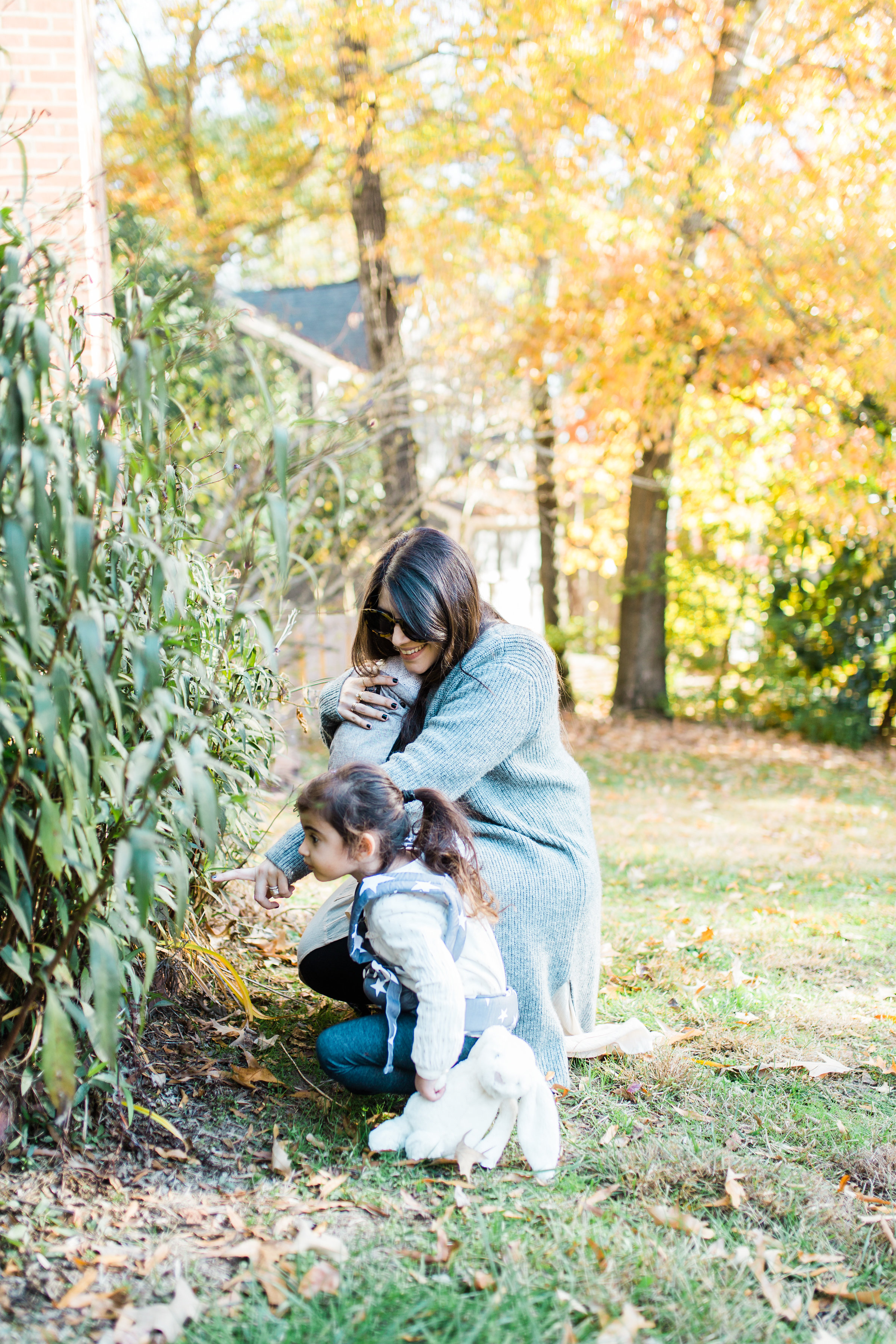 Sharing one of our favorite baby carriers for newborn to four years old: the MiaMily HIPSTER™ PLUS 3D Baby Carrier. Baby-wearing is essential for parents of multiple kids. | glitterinc.com | @glitterinc - Must Have Baby Items: A Baby Carrier For Newborn to Four Years Old by North Carolina mom blogger Glitter, Inc.