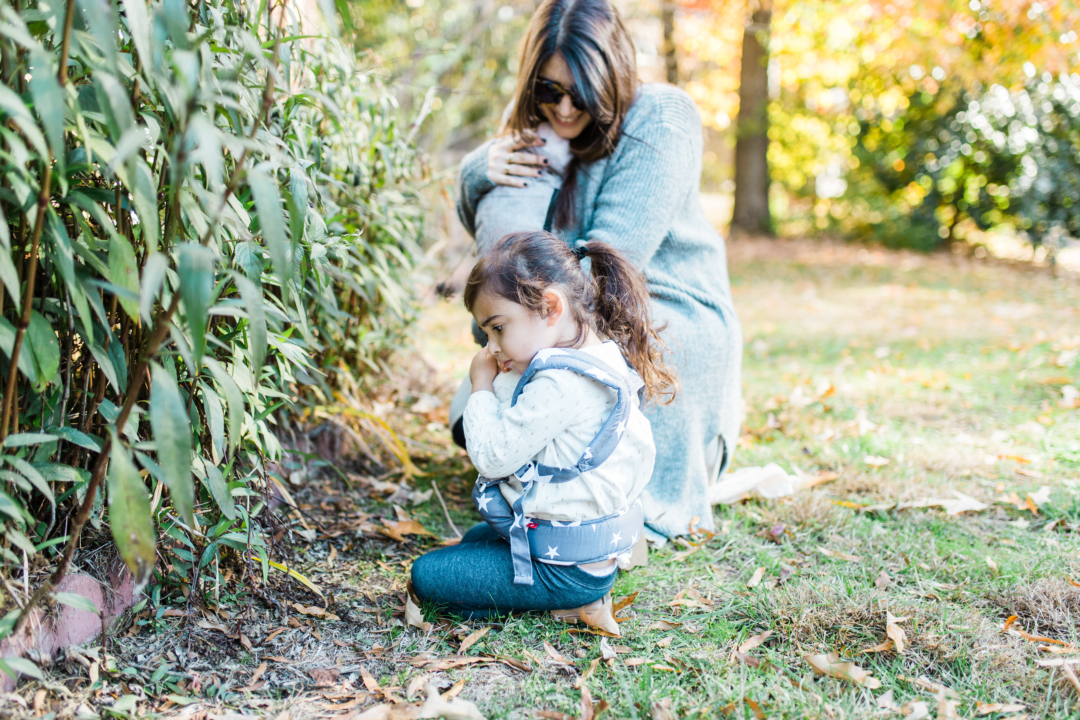 Sharing one of our favorite baby carriers for newborn to four years old: the MiaMily HIPSTER™ PLUS 3D Baby Carrier. Baby-wearing is essential for parents of multiple kids. | glitterinc.com | @glitterinc