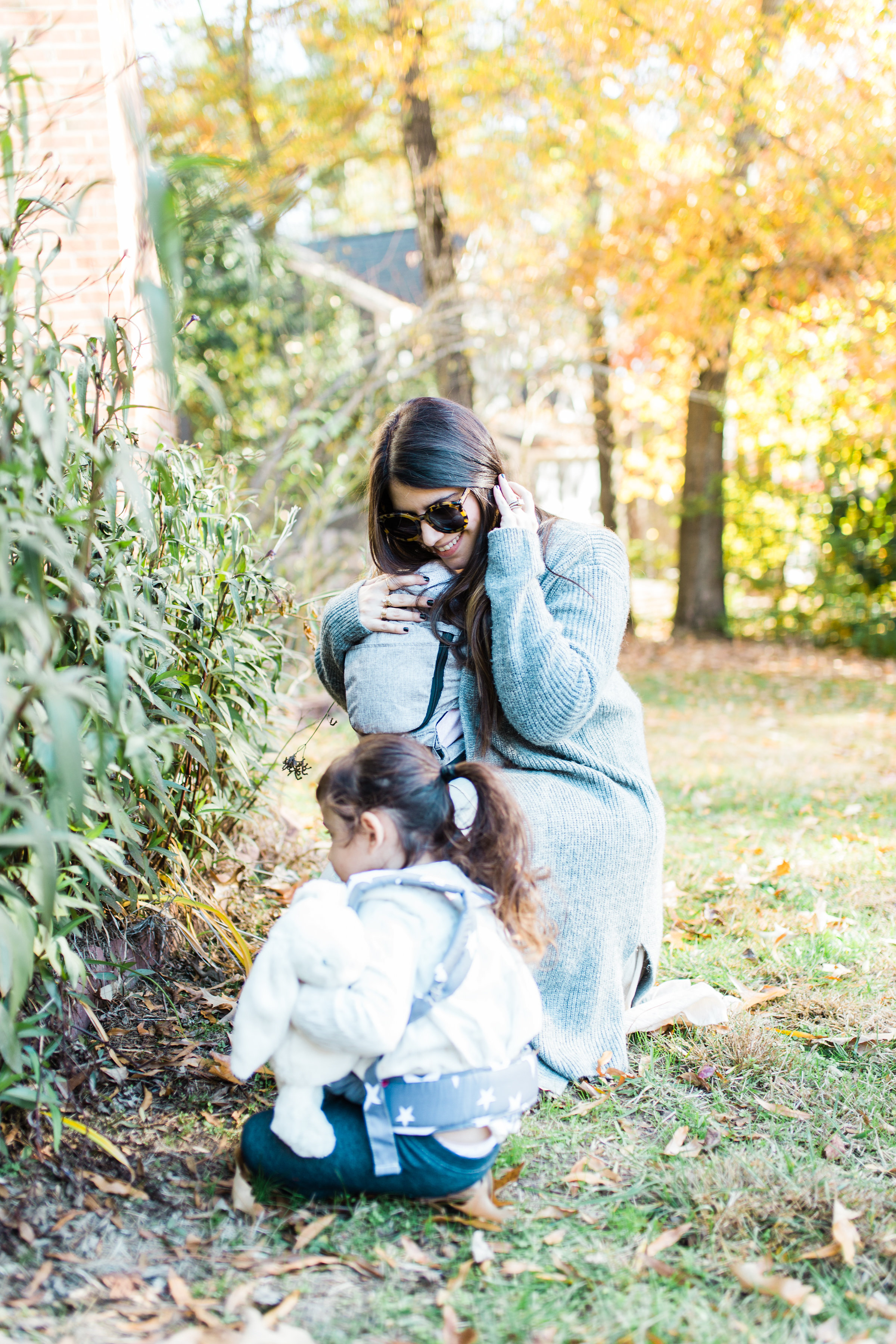 Sharing one of our favorite baby carriers for newborn to four years old: the MiaMily HIPSTER™ PLUS 3D Baby Carrier. Baby-wearing is essential for parents of multiple kids. | glitterinc.com | @glitterinc