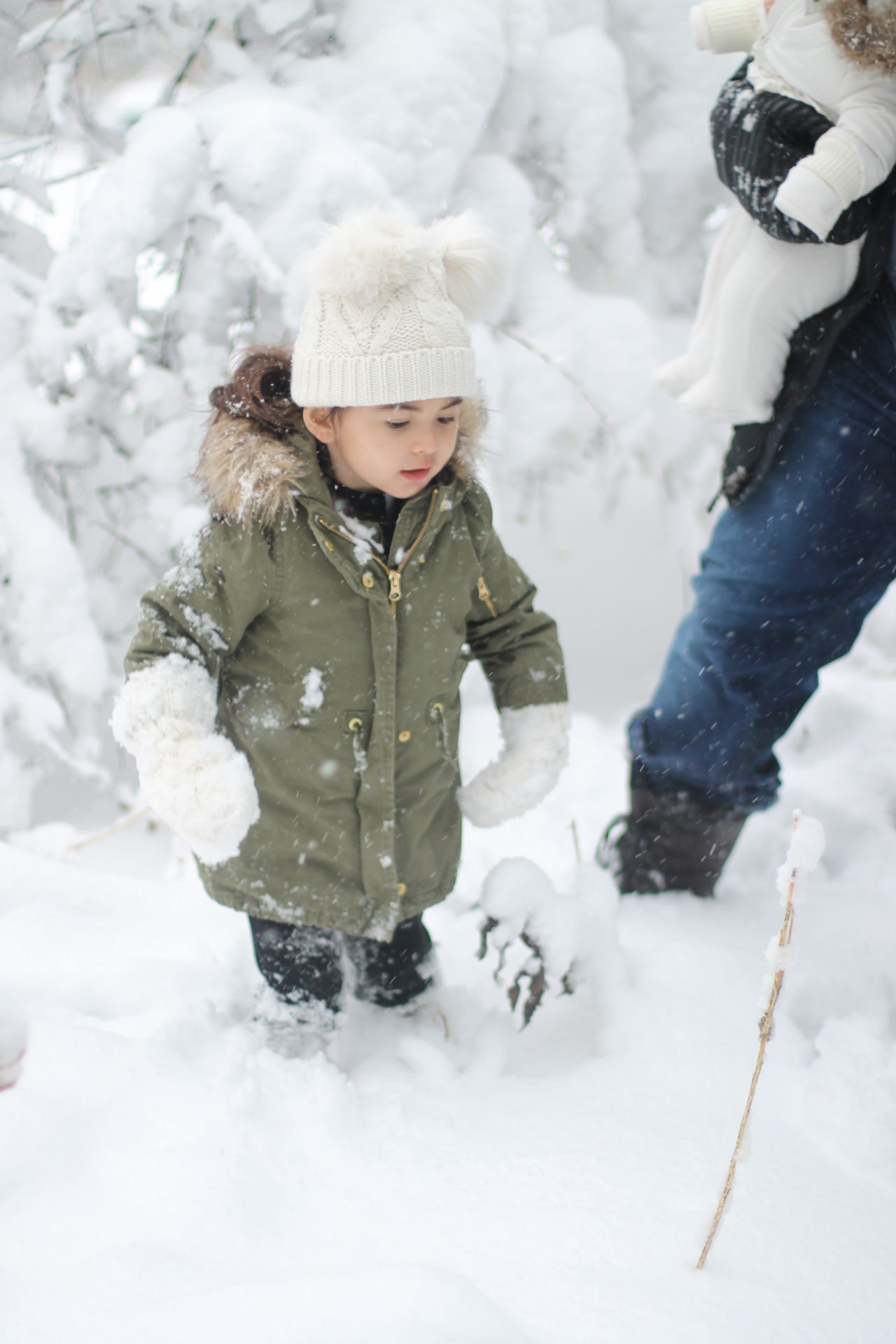 Lifestyle blogger Lexi of Glitter, Inc. shares adorable family photos from their recent snow day(s) in North Carolina. | glitterinc.com | @glitterinc - Snow Days in North Carolina by popular North Carolina lifestyle blogger Glitter, Inc.