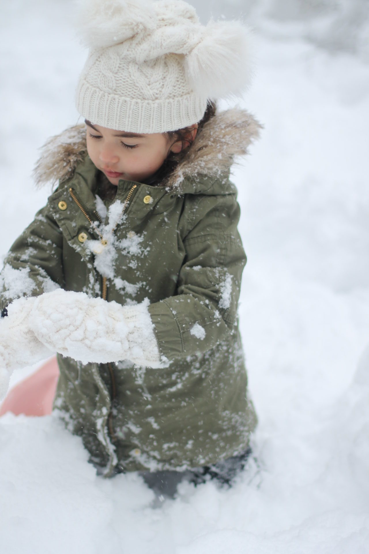 Lifestyle blogger Lexi of Glitter, Inc. shares adorable family photos from their recent snow day(s) in North Carolina. | glitterinc.com | @glitterinc - Snow Days in North Carolina by popular North Carolina lifestyle blogger Glitter, Inc.