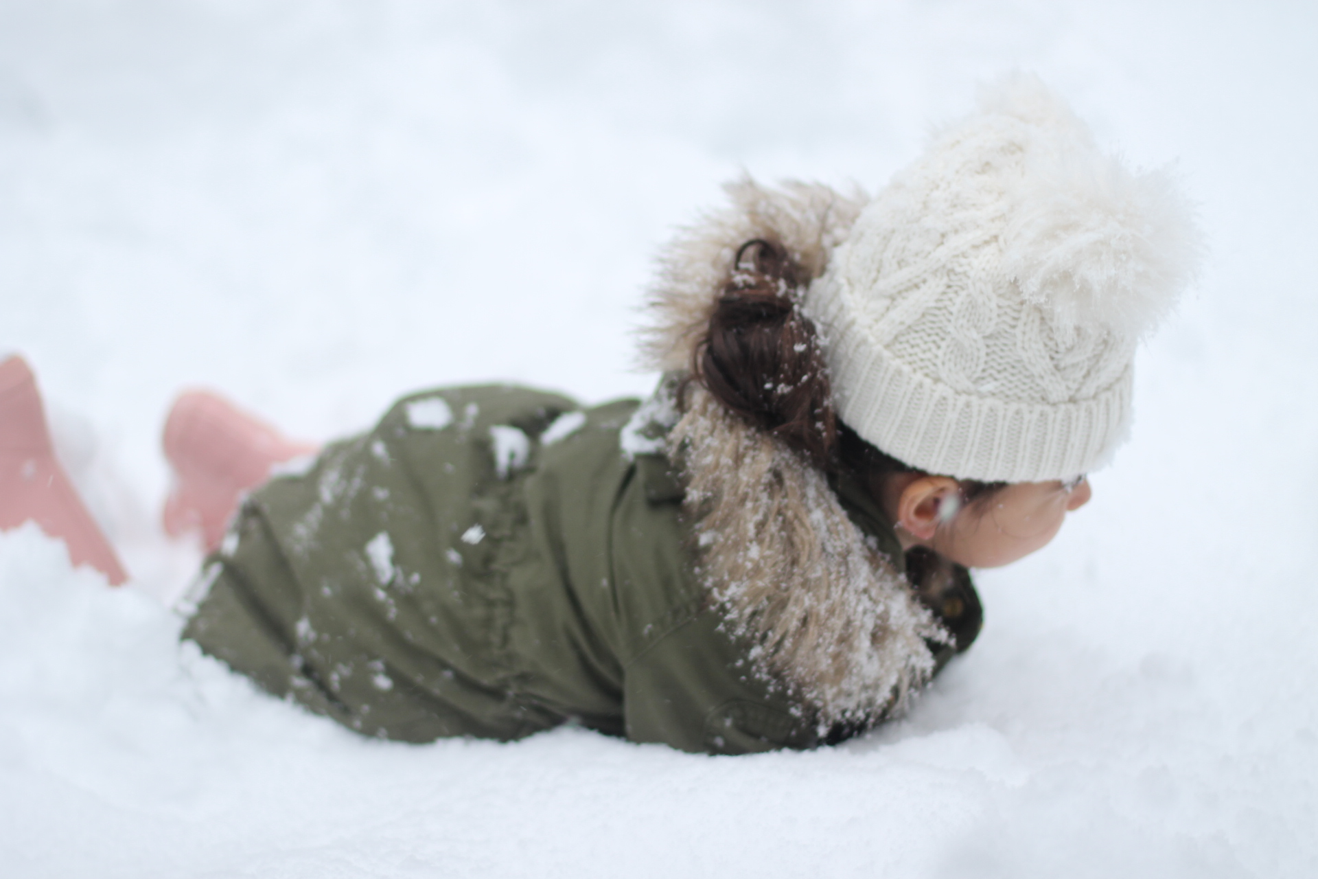 Lifestyle blogger Lexi of Glitter, Inc. shares adorable family photos from their recent snow day(s) in North Carolina. | glitterinc.com | @glitterinc