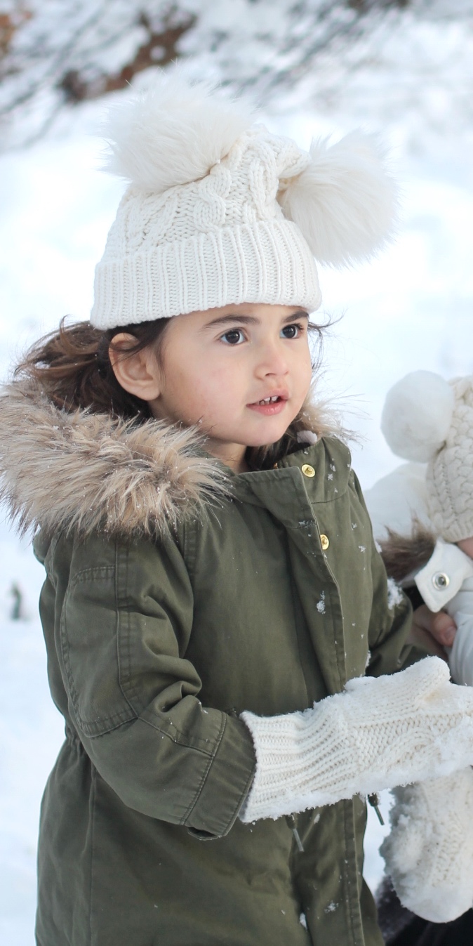 Lifestyle blogger Lexi of Glitter, Inc. shares adorable family photos from their recent snow day(s) in North Carolina. | glitterinc.com | @glitterinc