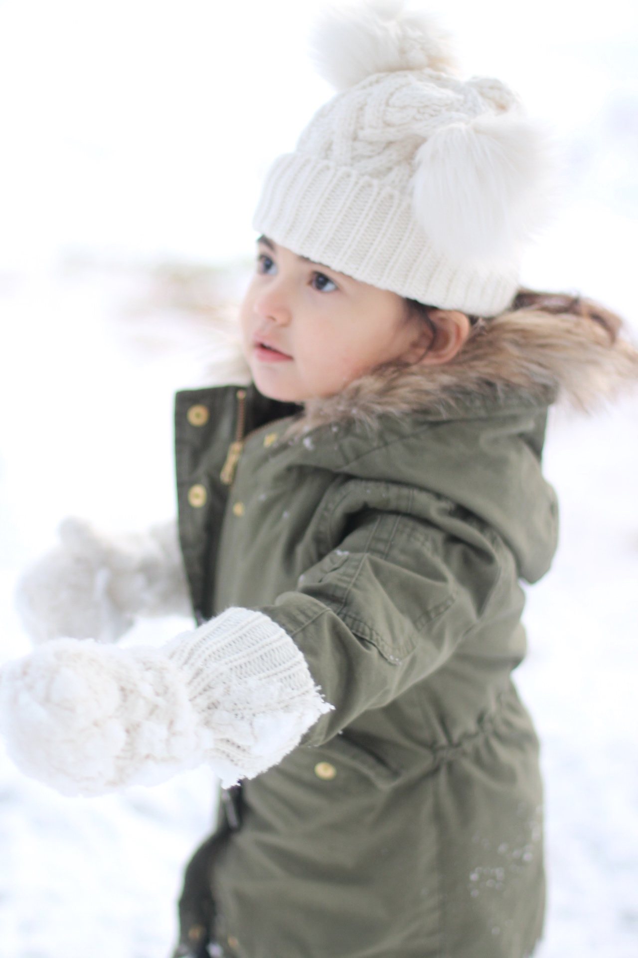 Lifestyle blogger Lexi of Glitter, Inc. shares adorable family photos from their recent snow day(s) in North Carolina. | glitterinc.com | @glitterinc