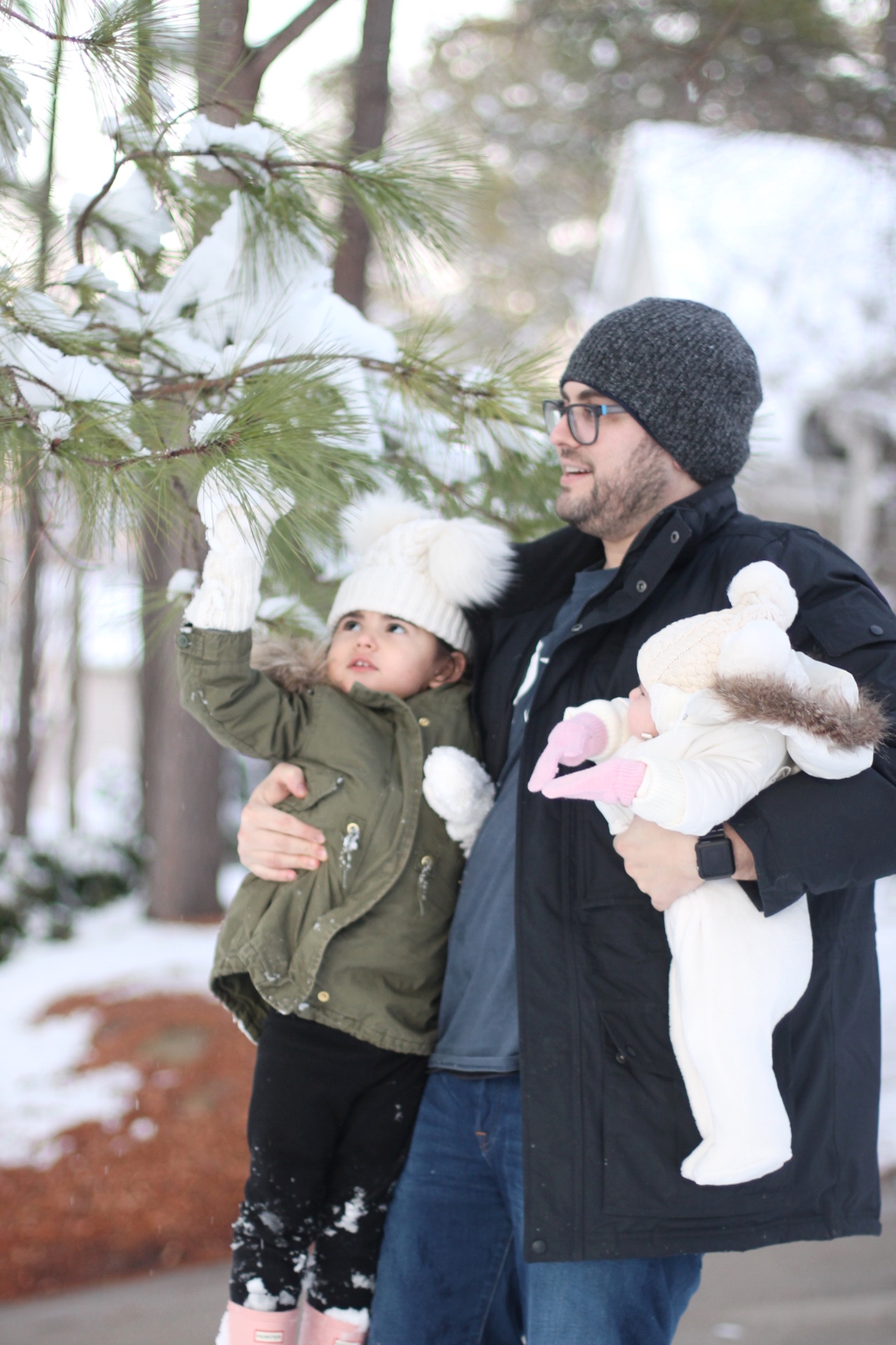 Lifestyle blogger Lexi of Glitter, Inc. shares adorable family photos from their recent snow day(s) in North Carolina. | glitterinc.com | @glitterinc - Snow Days in North Carolina by popular North Carolina lifestyle blogger Glitter, Inc.