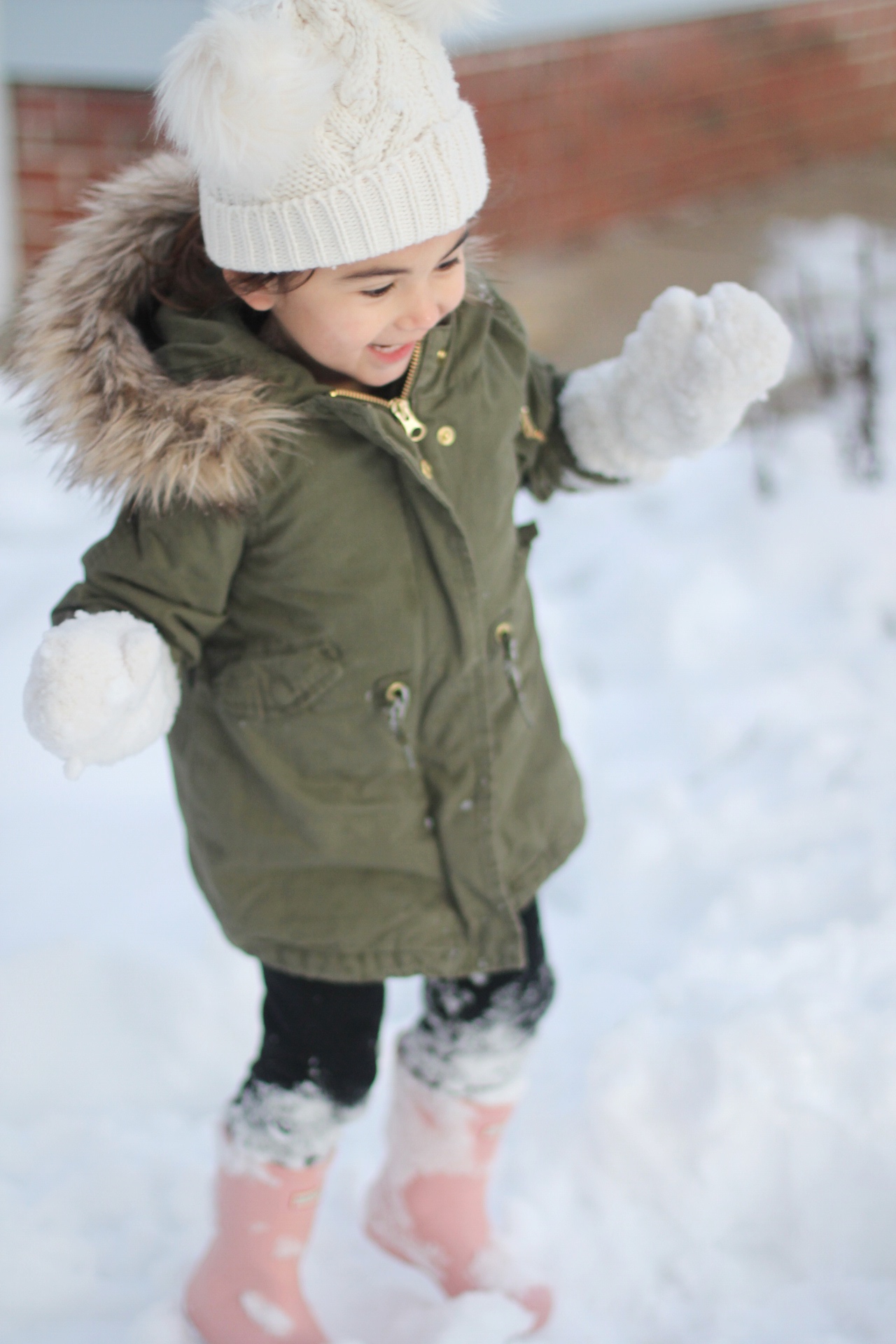 Lifestyle blogger Lexi of Glitter, Inc. shares adorable family photos from their recent snow day(s) in North Carolina. | glitterinc.com | @glitterinc - Snow Days in North Carolina by popular North Carolina lifestyle blogger Glitter, Inc.