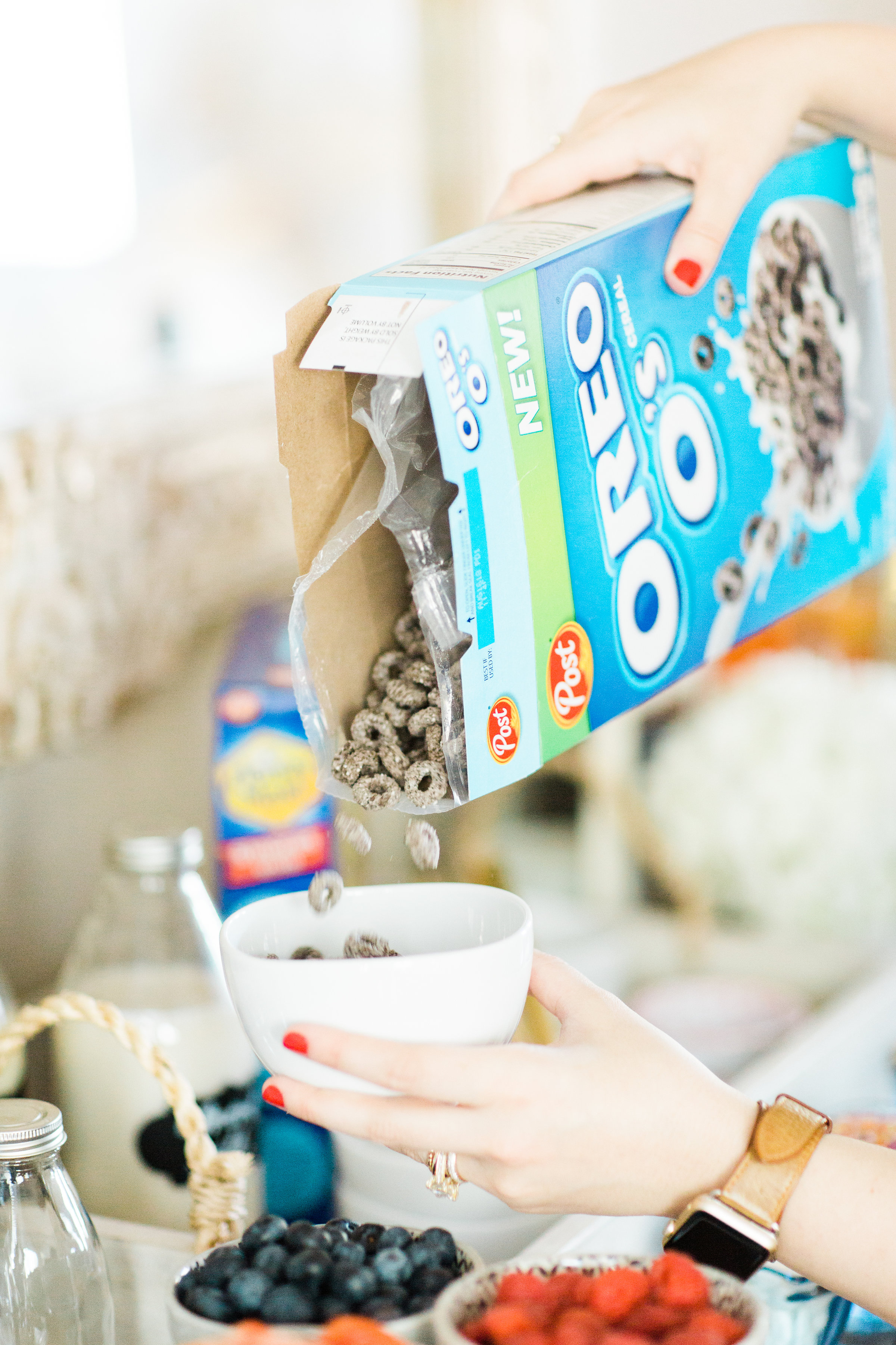 Looking for a unique and easy party dessert station? We're showing you how to put together a DIY retro cereal bar; perfect for a festive and memorable brunch, throwback party, pajama-themed soirée, or sleepover for your kids and their friends! Click through for the details. #brunch #brunchideas #cerealbar #cerealstation #party #partyideas #sleepoverparty #pajamaparty | glitterinc.com | @glitterinc