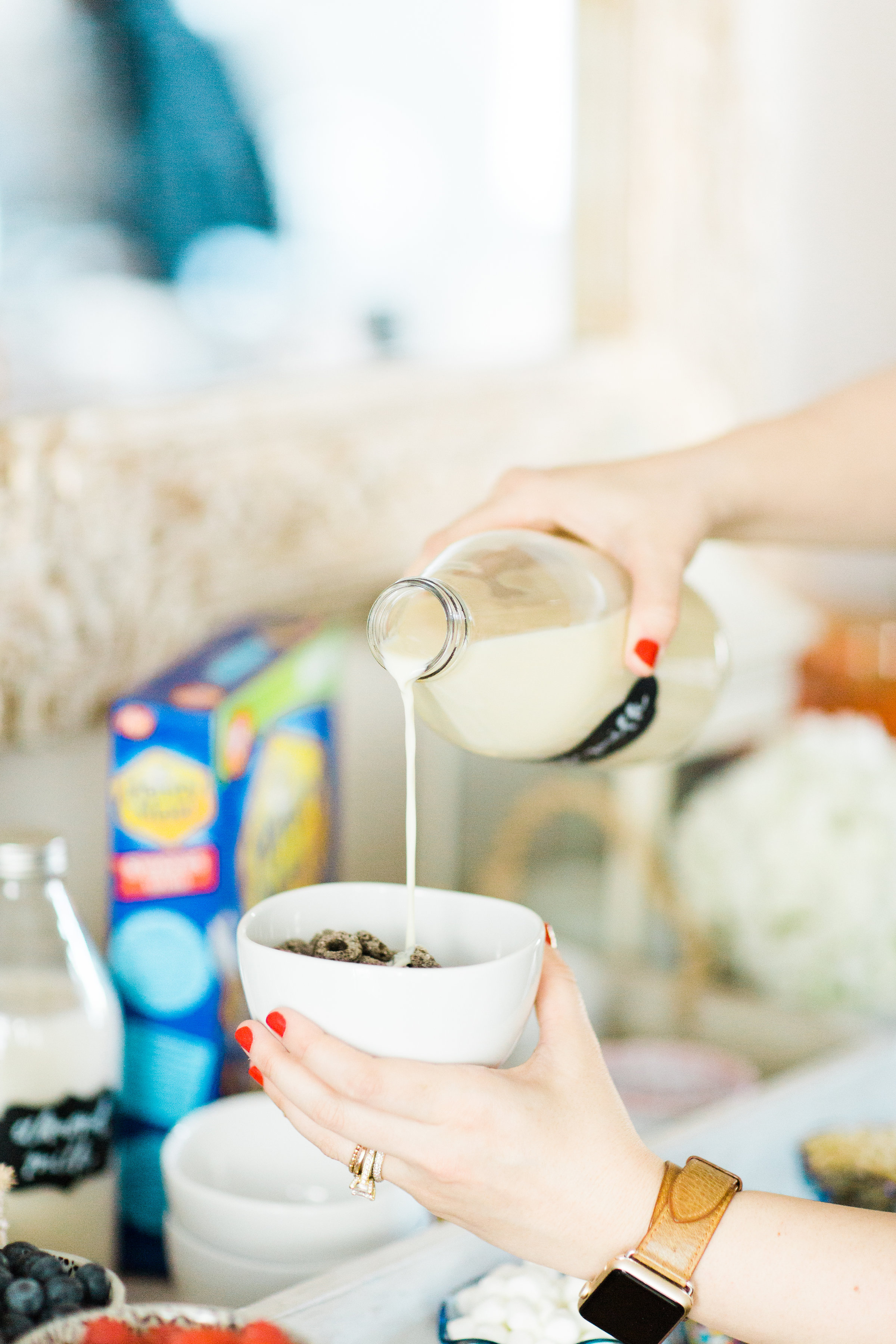 Looking for a unique and easy party dessert station? We're showing you how to put together a DIY retro cereal bar; perfect for a festive and memorable brunch, throwback party, pajama-themed soirée, or sleepover for your kids and their friends! Click through for the details. #brunch #brunchideas #cerealbar #cerealstation #party #partyideas #sleepoverparty #pajamaparty | glitterinc.com | @glitterinc