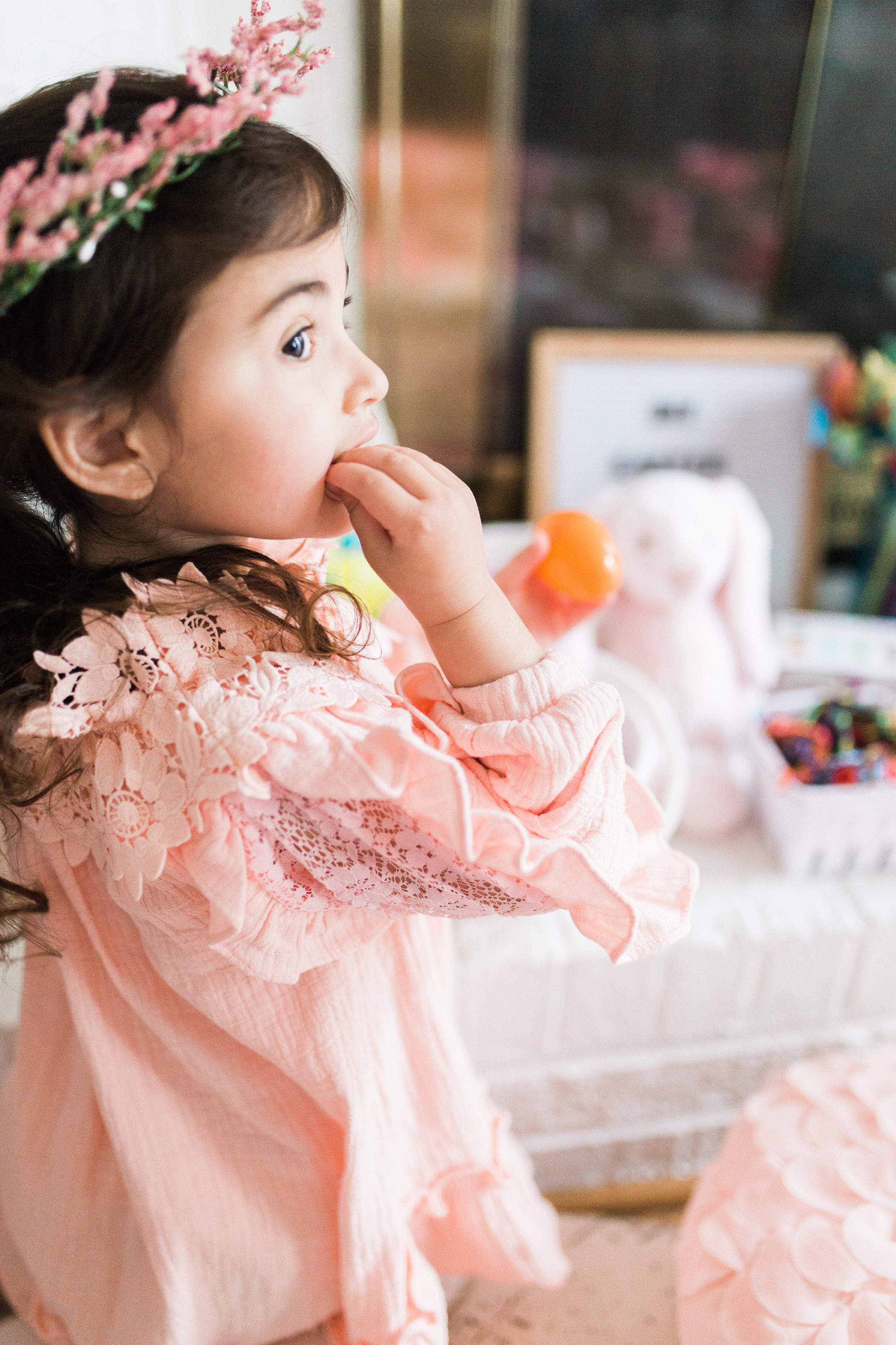 The sweetest activity to do with little ones this Easter: a DIY kids Easter basket station! (Plus, ideas for what to fill your little ones' baskets with.) | glitterinc.com | @glitterinc