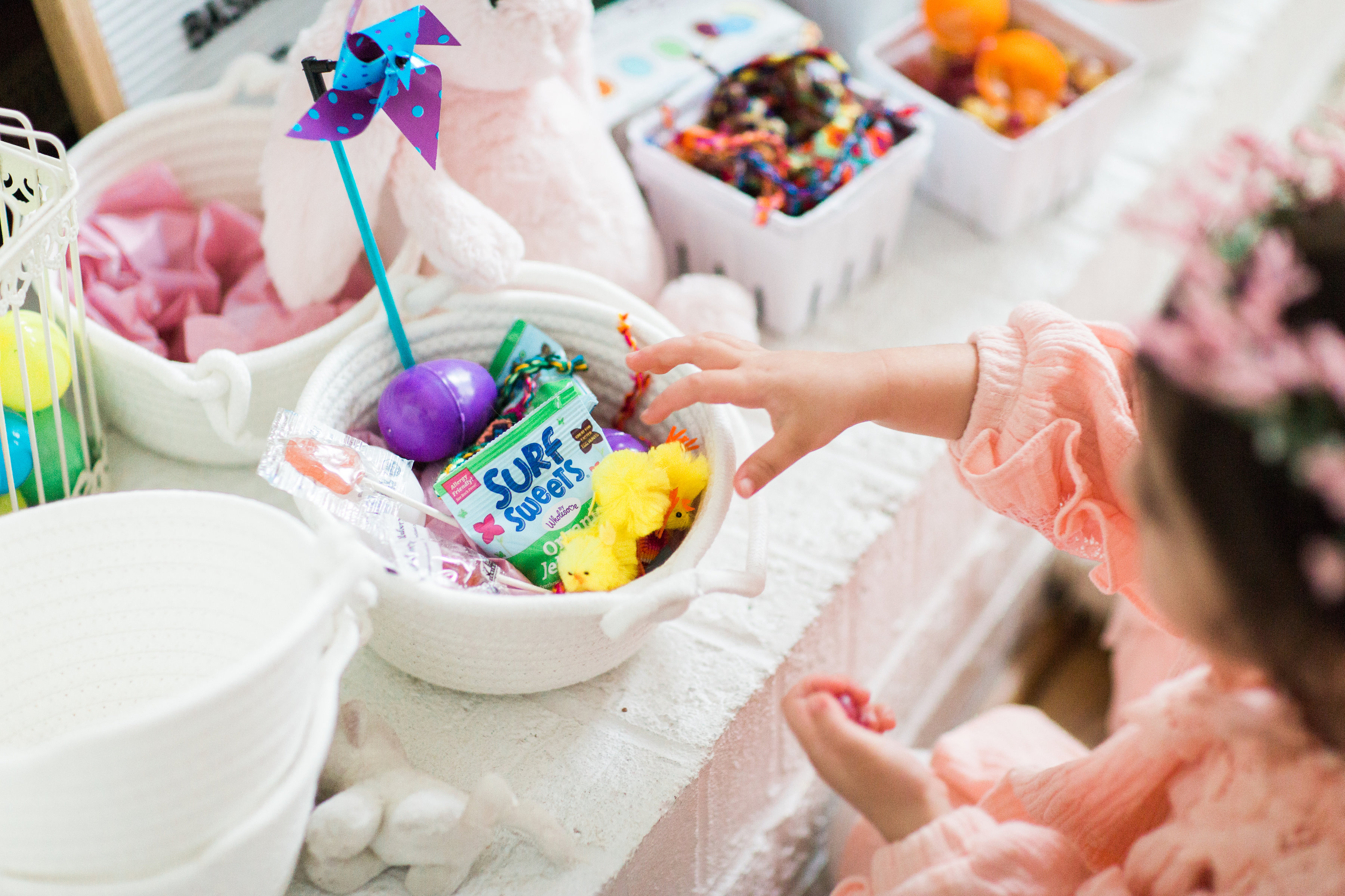 The sweetest activity to do with little ones this Easter: a DIY kids Easter basket station! (Plus, ideas for what to fill your little ones' baskets with.) | glitterinc.com | @glitterinc