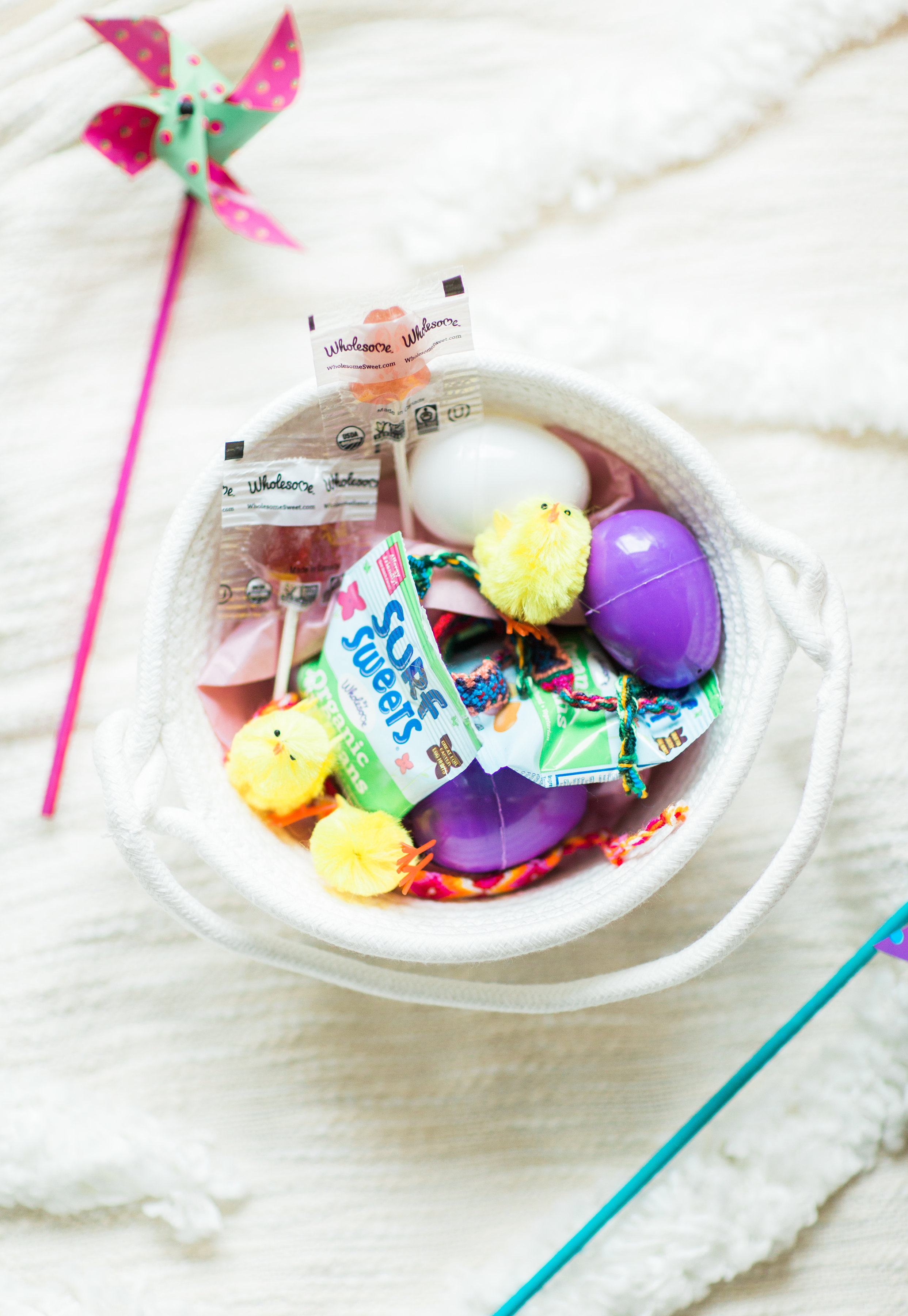 The sweetest activity to do with little ones this Easter: a DIY kids Easter basket station! (Plus, ideas for what to fill your little ones' baskets with.) | glitterinc.com | @glitterinc