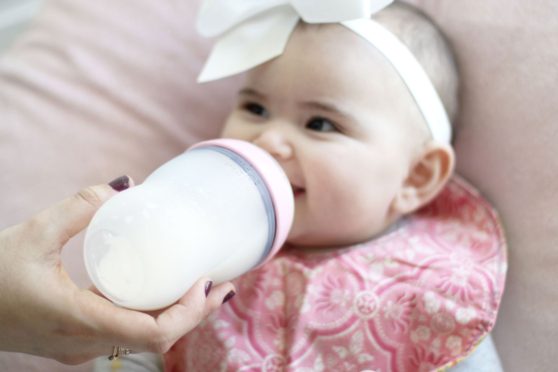 Tried-And-True Baby Formula Feeding Hacks + Most Common Questions Answered by popular North Carolina Mom blogger, Glitter, Inc. #fedisbest #formulafeeding #babyformula #babybottles | glitterinc.com | @glitterinc