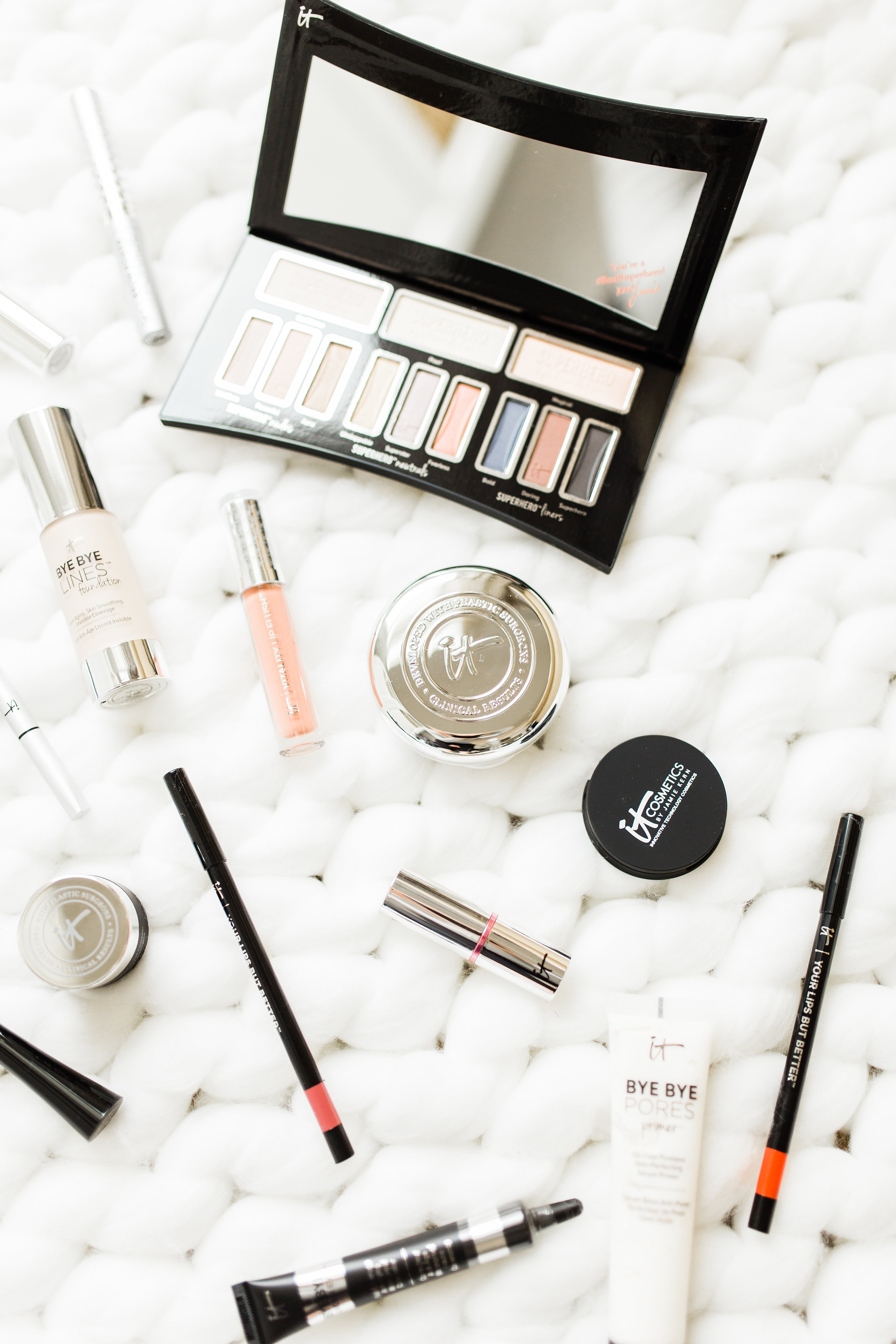 Beauty blogger Lexi of Glitter, Inc. shares her must-have IT Cosmetics makeup and skincare products. (Seriously, these are game-changing favorites!) | glitterinc.com | @glitterinc - The IT Cosmetics Products I Swear By by popular North Carolina style blogger, Glitter, Inc.