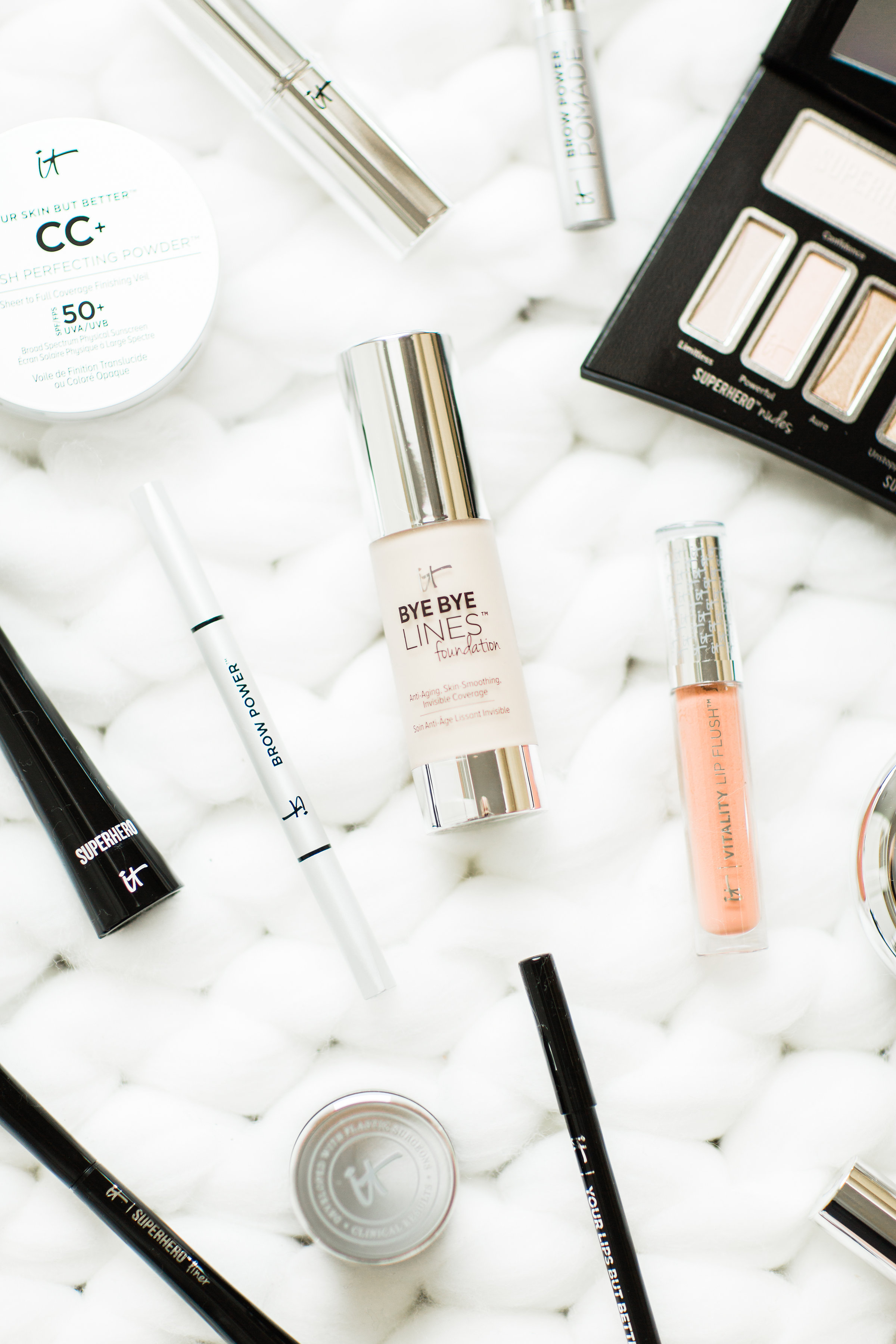 Beauty blogger Lexi of Glitter, Inc. shares her must-have IT Cosmetics makeup and skincare products. (Seriously, these are game-changing favorites!) | glitterinc.com | @glitterinc