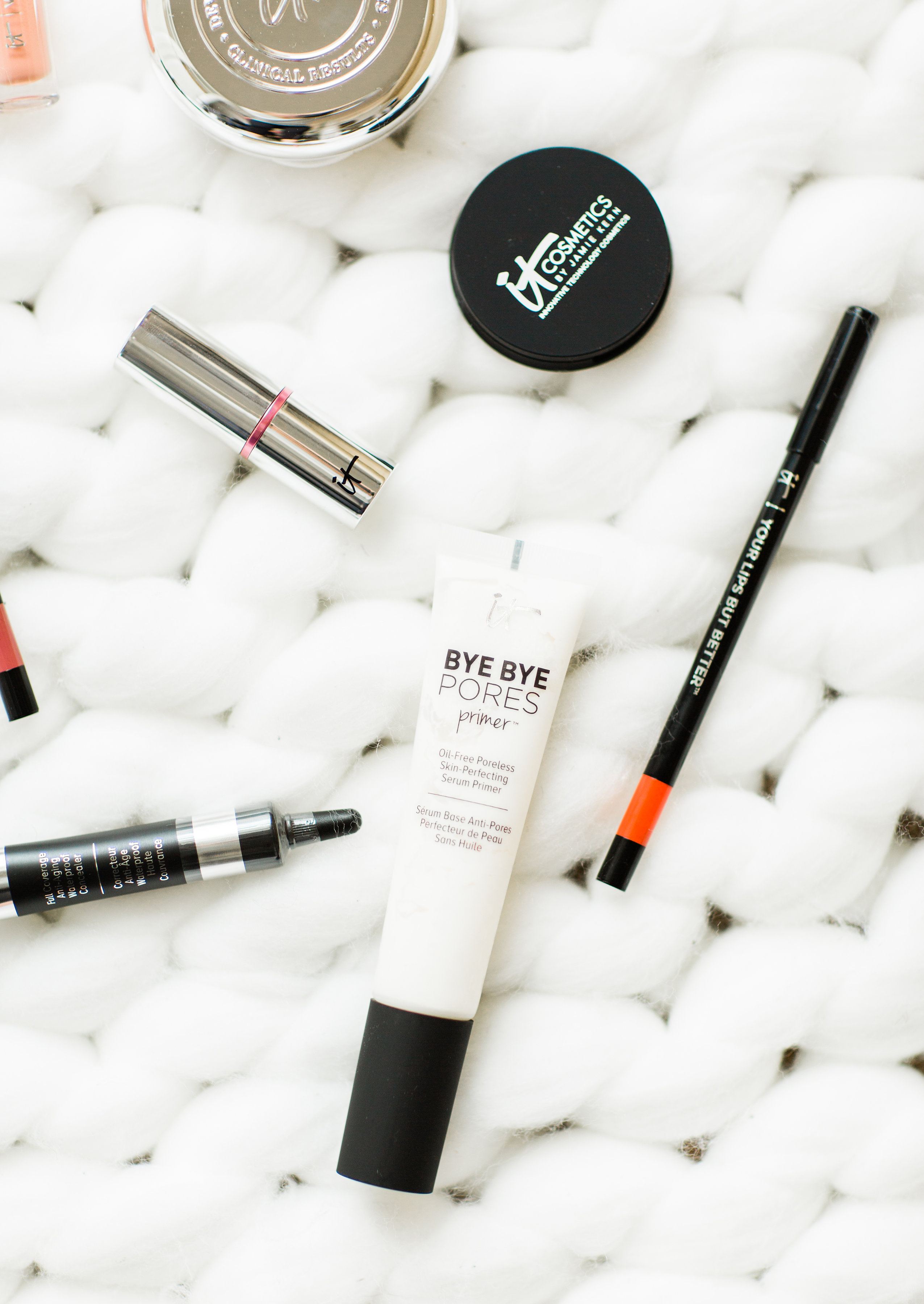 Beauty blogger Lexi of Glitter, Inc. shares her must-have IT Cosmetics makeup and skincare products. (Seriously, these are game-changing favorites!) | glitterinc.com | @glitterinc