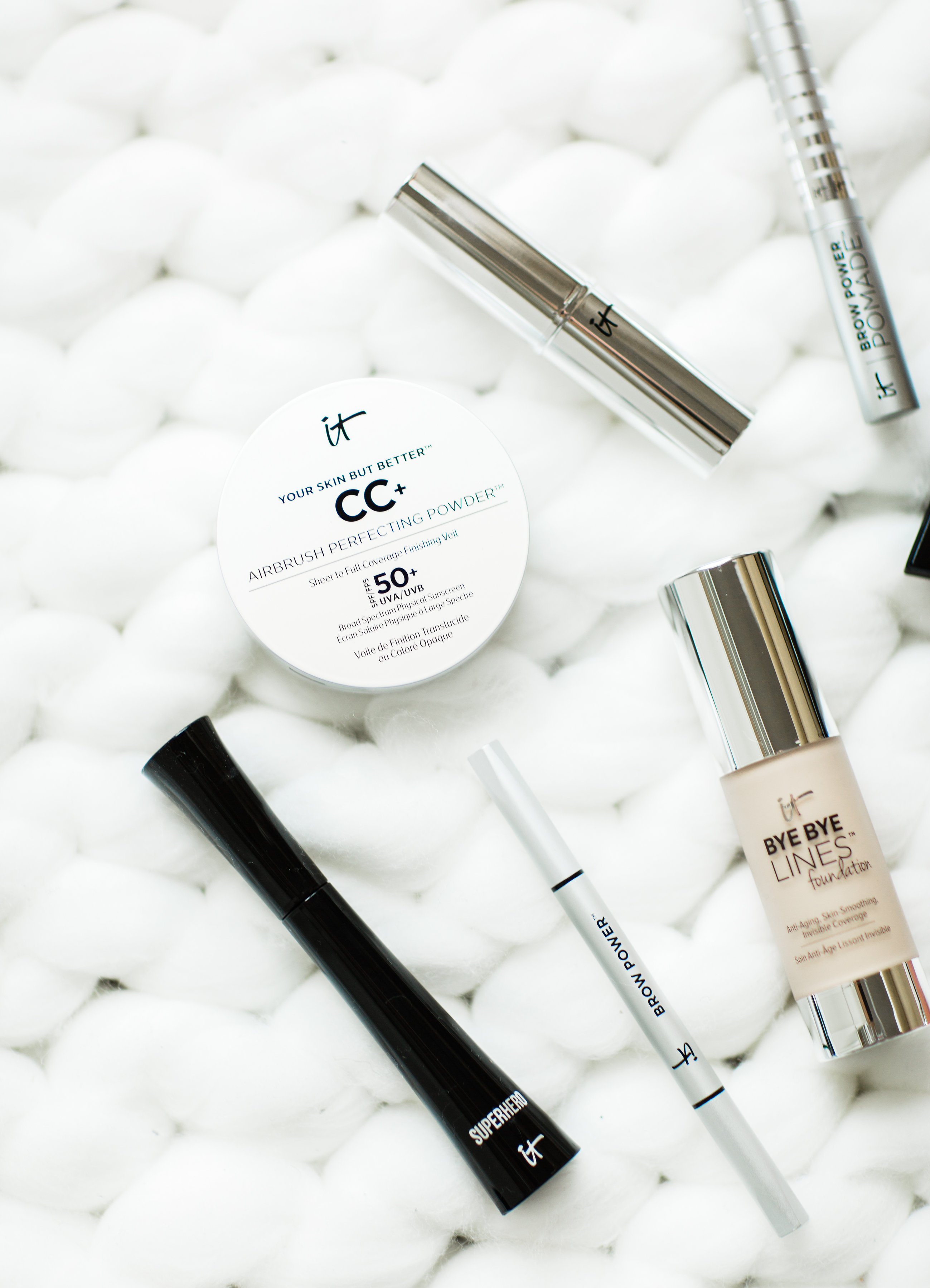 Beauty blogger Lexi of Glitter, Inc. shares her must-have IT Cosmetics makeup and skincare products. (Seriously, these are game-changing favorites!) | glitterinc.com | @glitterinc