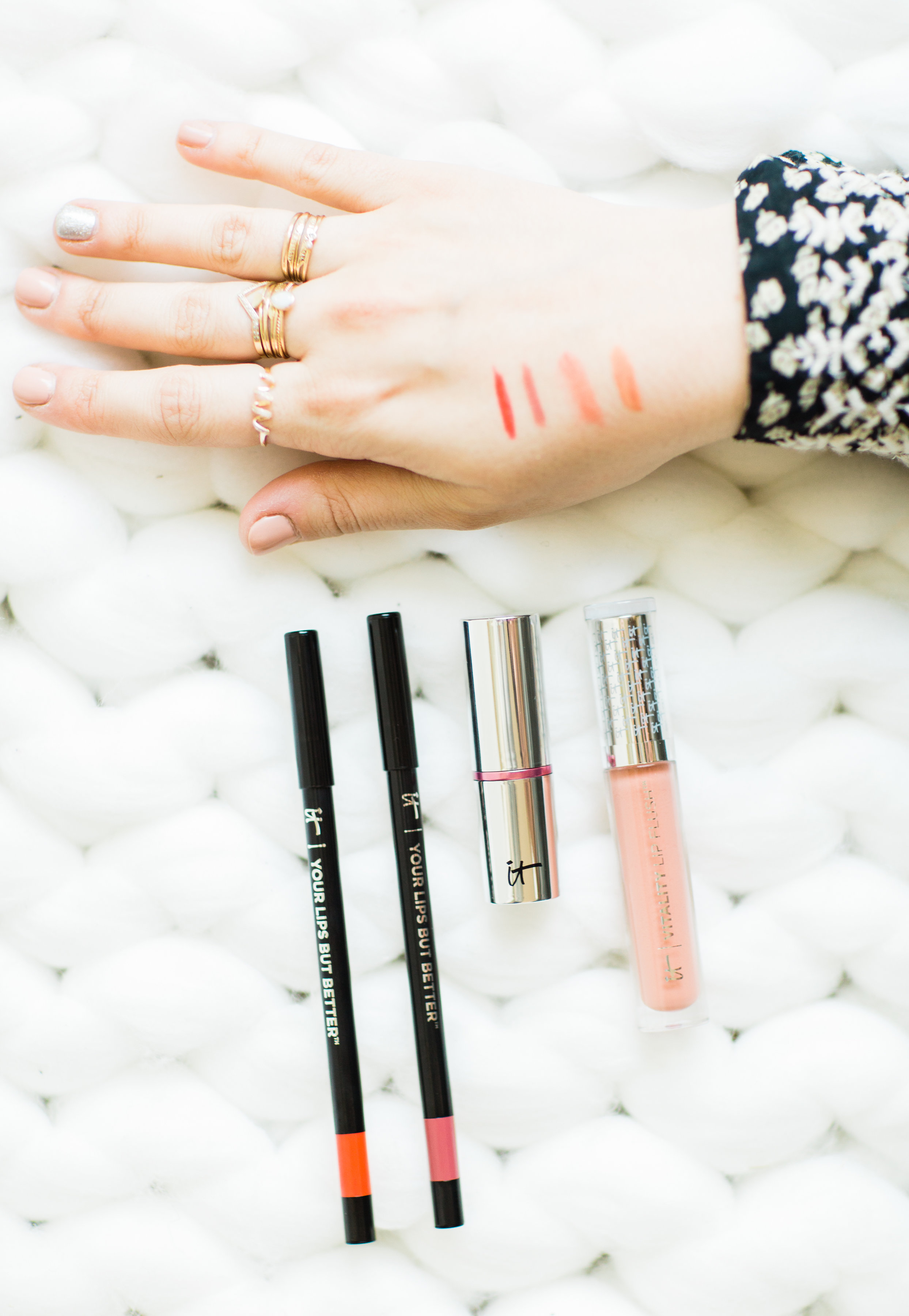 Beauty blogger Lexi of Glitter, Inc. shares her must-have IT Cosmetics makeup and skincare products. (Seriously, these are game-changing favorites!) | glitterinc.com | @glitterinc - The IT Cosmetics Products I Swear By by popular North Carolina style blogger, Glitter, Inc.