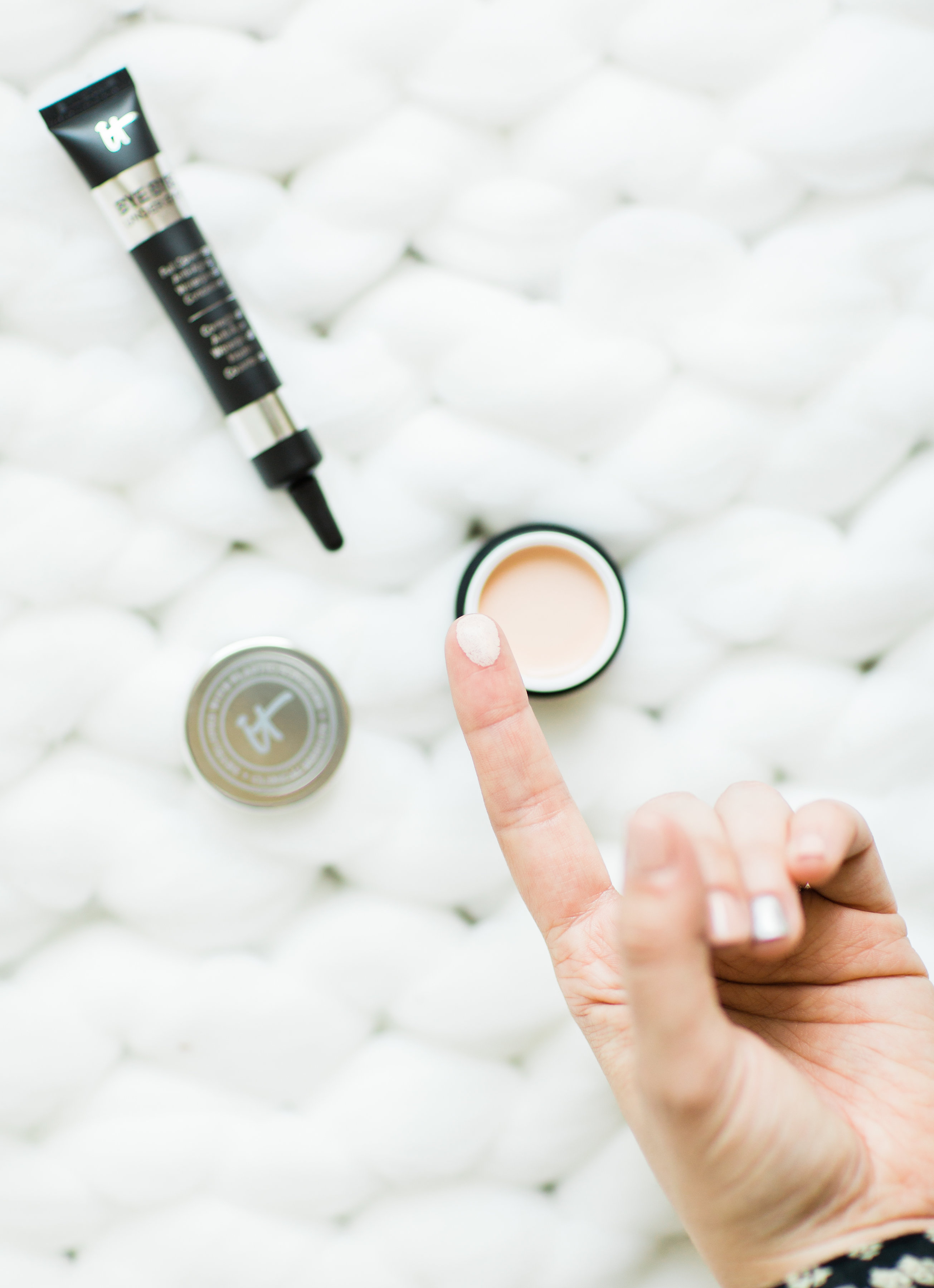 Beauty blogger Lexi of Glitter, Inc. shares her must-have IT Cosmetics makeup and skincare products. (Seriously, these are game-changing favorites!) | glitterinc.com | @glitterinc