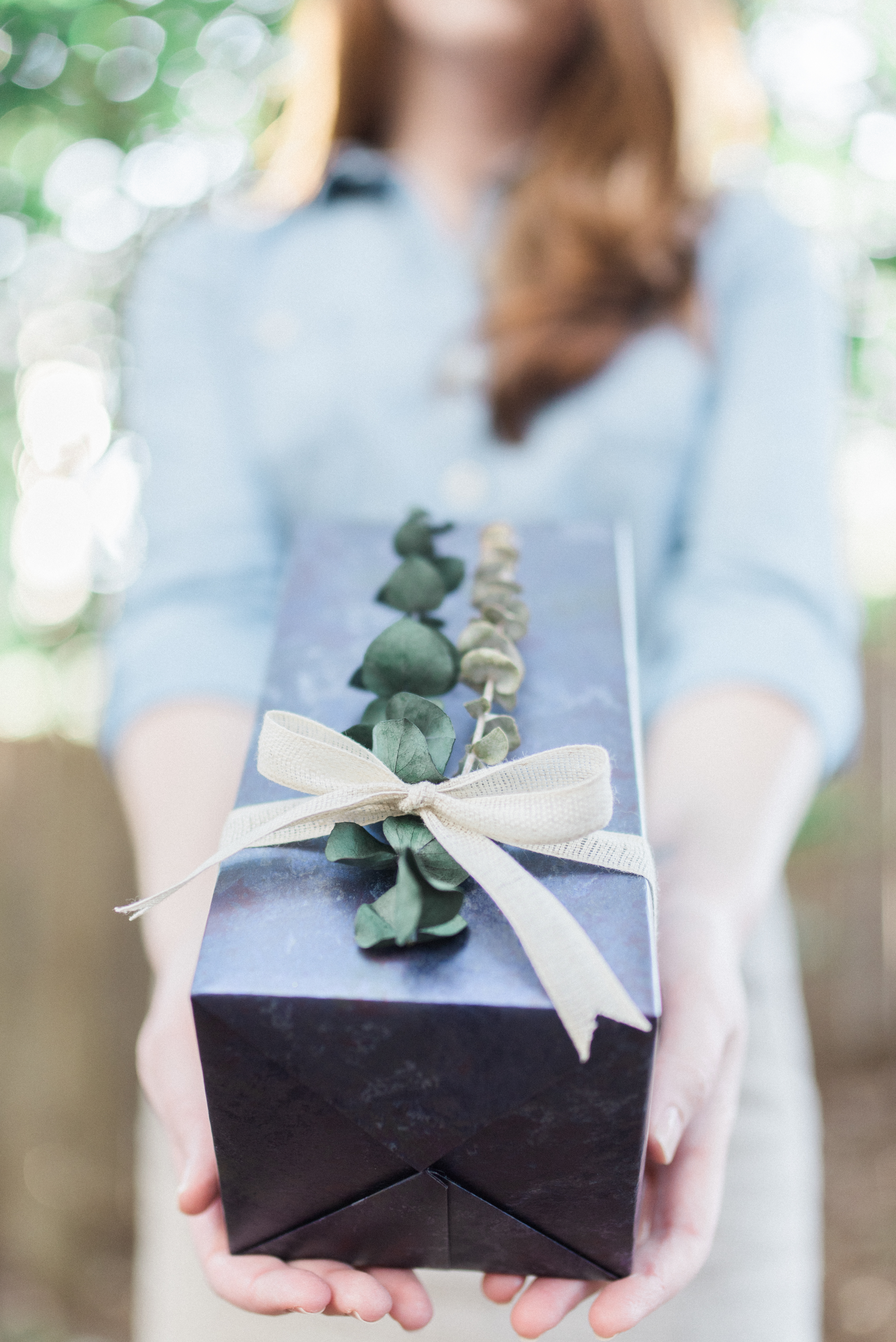 Tips, Tricks, and Ideas For Wrapping Presents - The Red Painted