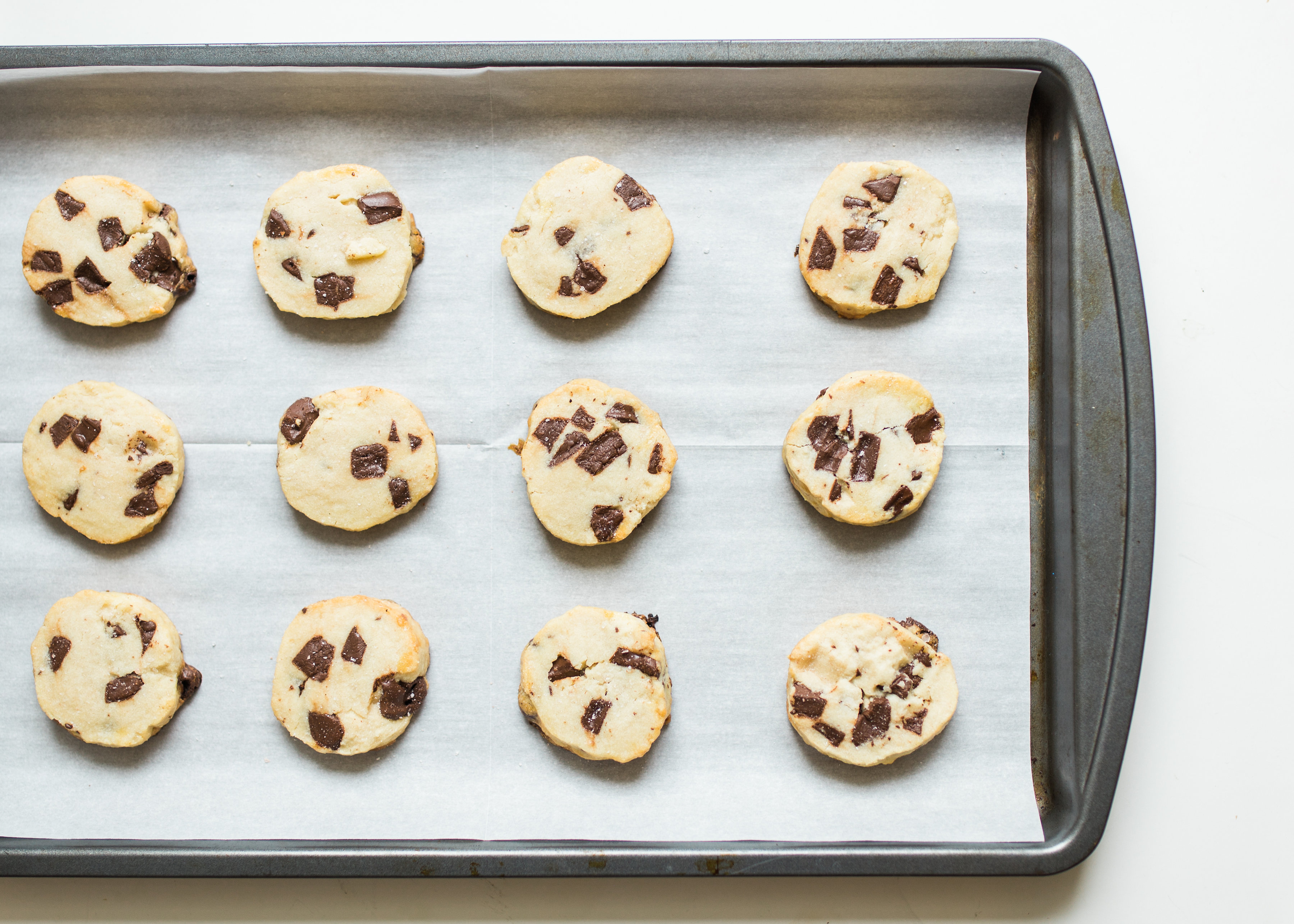 Looking for a crazy amazing cookie #recipe? You HAVE to make the super famous salted butter chocolate chunk shortbread cookies from Alyson Roman that are blowing up Instagram these days ... and I'm showing you how! #shortbreadcookies #chocolatechunkshortbreadcookies #cookies #cookierecipe | glitterinc.com | @glitterinc