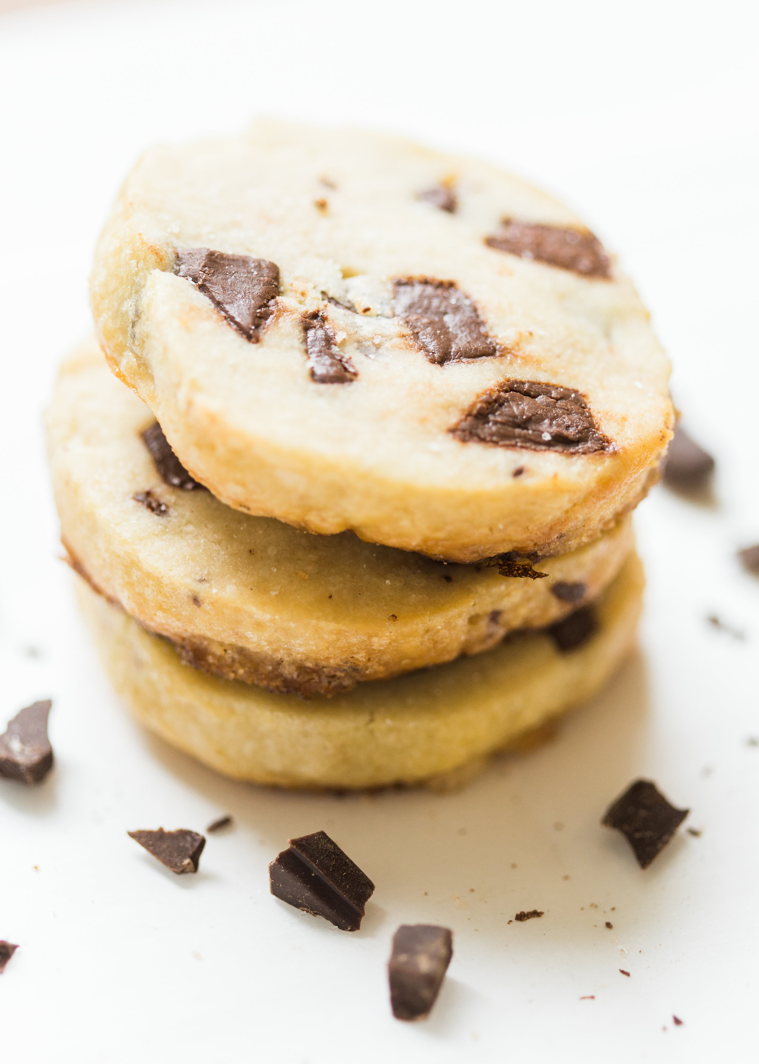 Looking for a crazy amazing cookie #recipe? You HAVE to make the super famous salted butter chocolate chunk shortbread cookies from Alyson Roman that are blowing up Instagram these days ... and I'm showing you how! #shortbreadcookies #chocolatechunkshortbreadcookies #cookies #cookierecipe | glitterinc.com | @glitterinc
