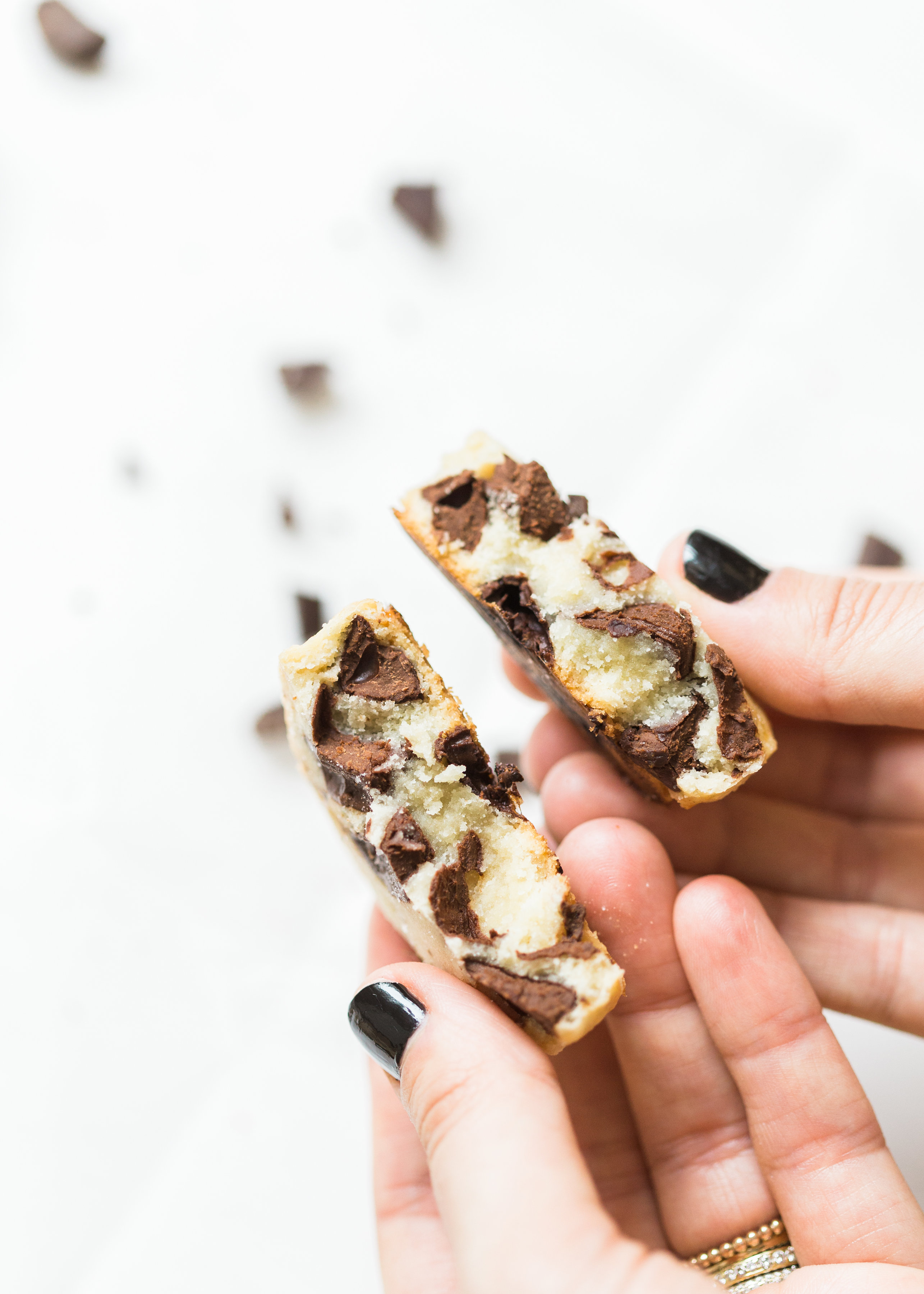 Looking for a crazy amazing cookie #recipe? You HAVE to make the super famous salted butter chocolate chunk shortbread cookies from Alyson Roman that are blowing up Instagram these days ... and I'm showing you how! #shortbreadcookies #chocolatechunkshortbreadcookies #cookies #cookierecipe | glitterinc.com | @glitterinc