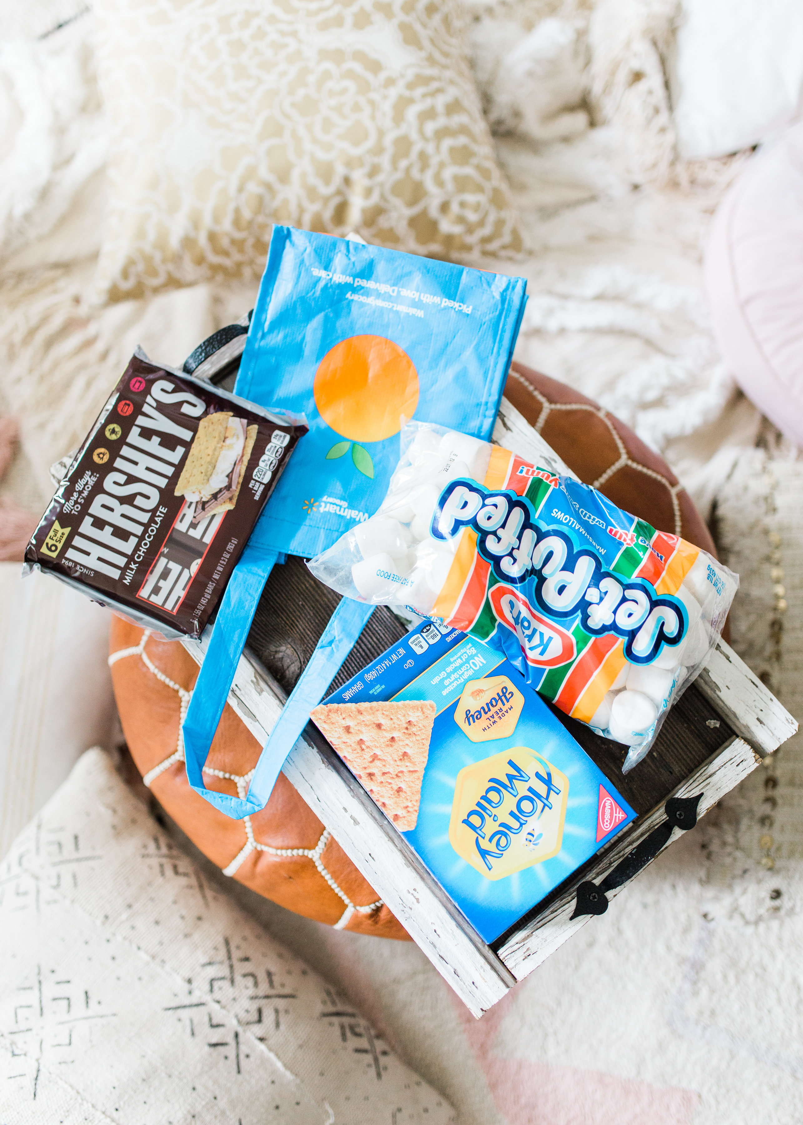 Want to plan a family fun night that is perfect for your gang this summer? Turn your living room into a campy lounge for an epic movie night with the kids, complete with indoor s’mores! #smores #indoorsmores #movienight #familynight #familyfun | glitterinc.com | @glitterinc