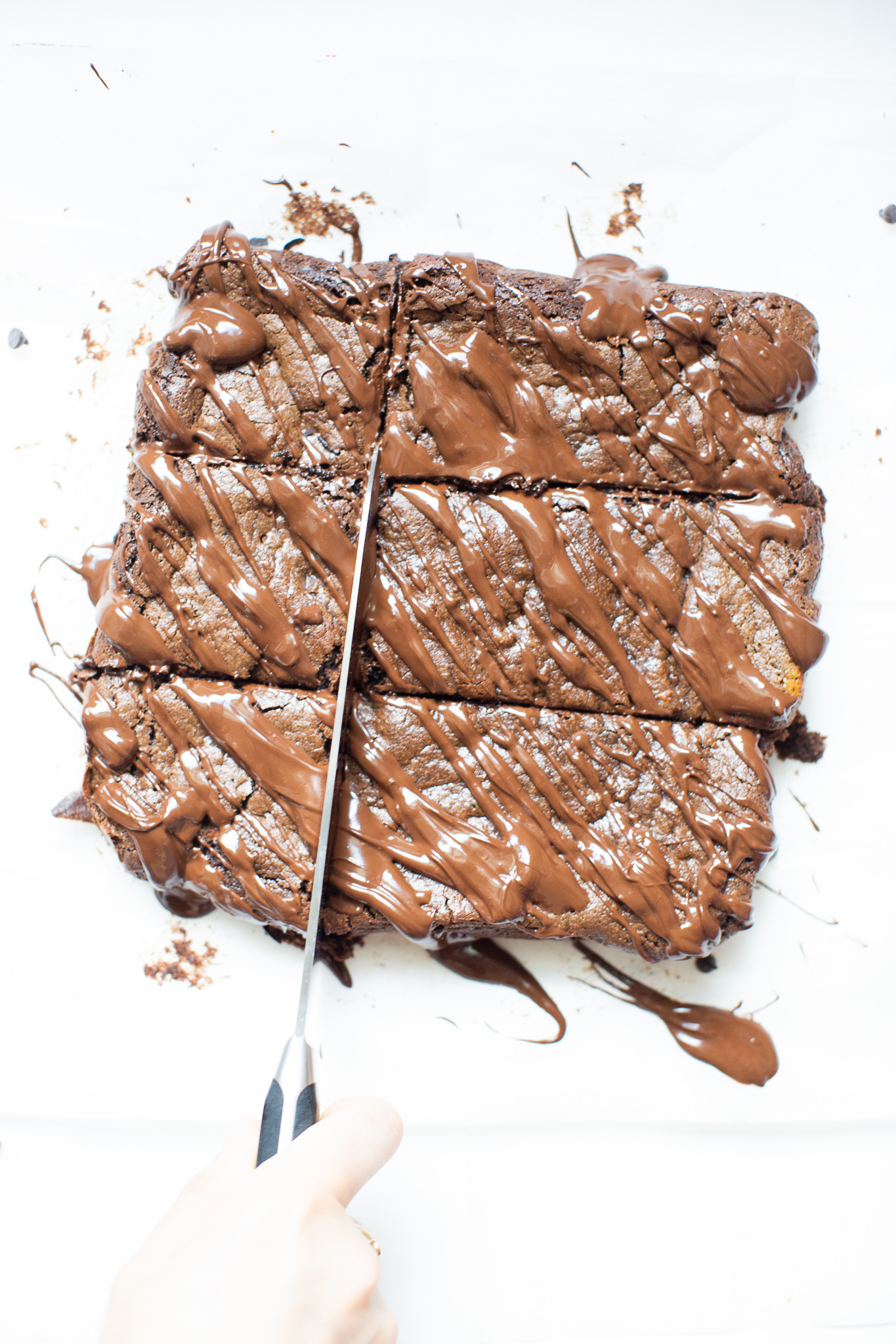 If you've been searching for a guilt-free dessert to satisfy your sweet tooth, then look no further than these magical fudgy tahini brownies. They are easily one of my favorite brownie recipes EVER! #brownies #healthydessert #tahinibrownies #glutenfree #dairyfree #paleo #grainfree | glitterinc.com | @glitterinc