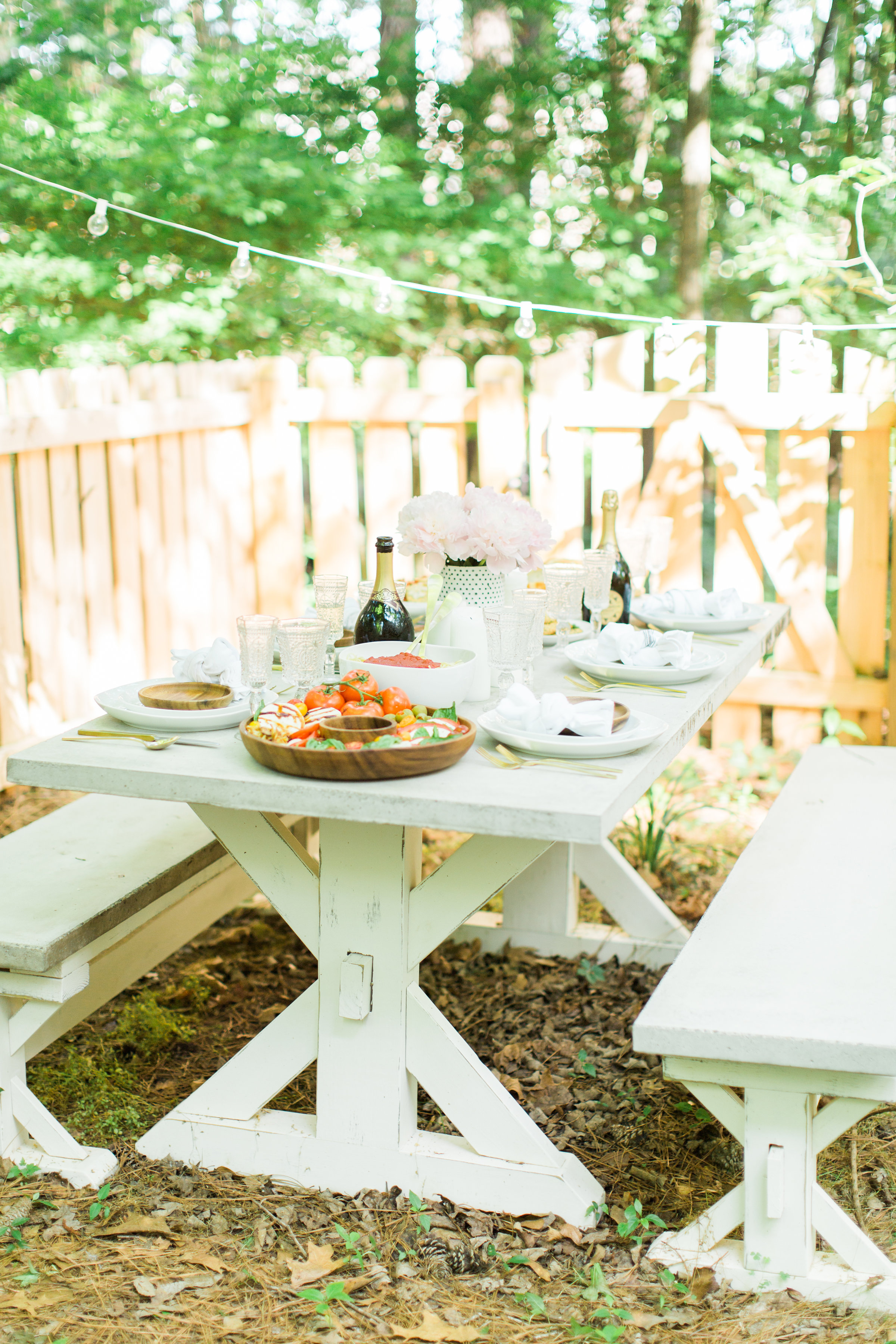 Throw an easy, light-hearted, and fun get-together for friends and family with one of our favorites - the spaghetti dinner party. Sharing how we throw a memorable spaghetti dinner - that everyone will love - in just a few simple steps! #dinnerparty #spaghettidinner #pastadinner #italiandinnerparty Click through for the details. | glitterinc.com | @glitterinc