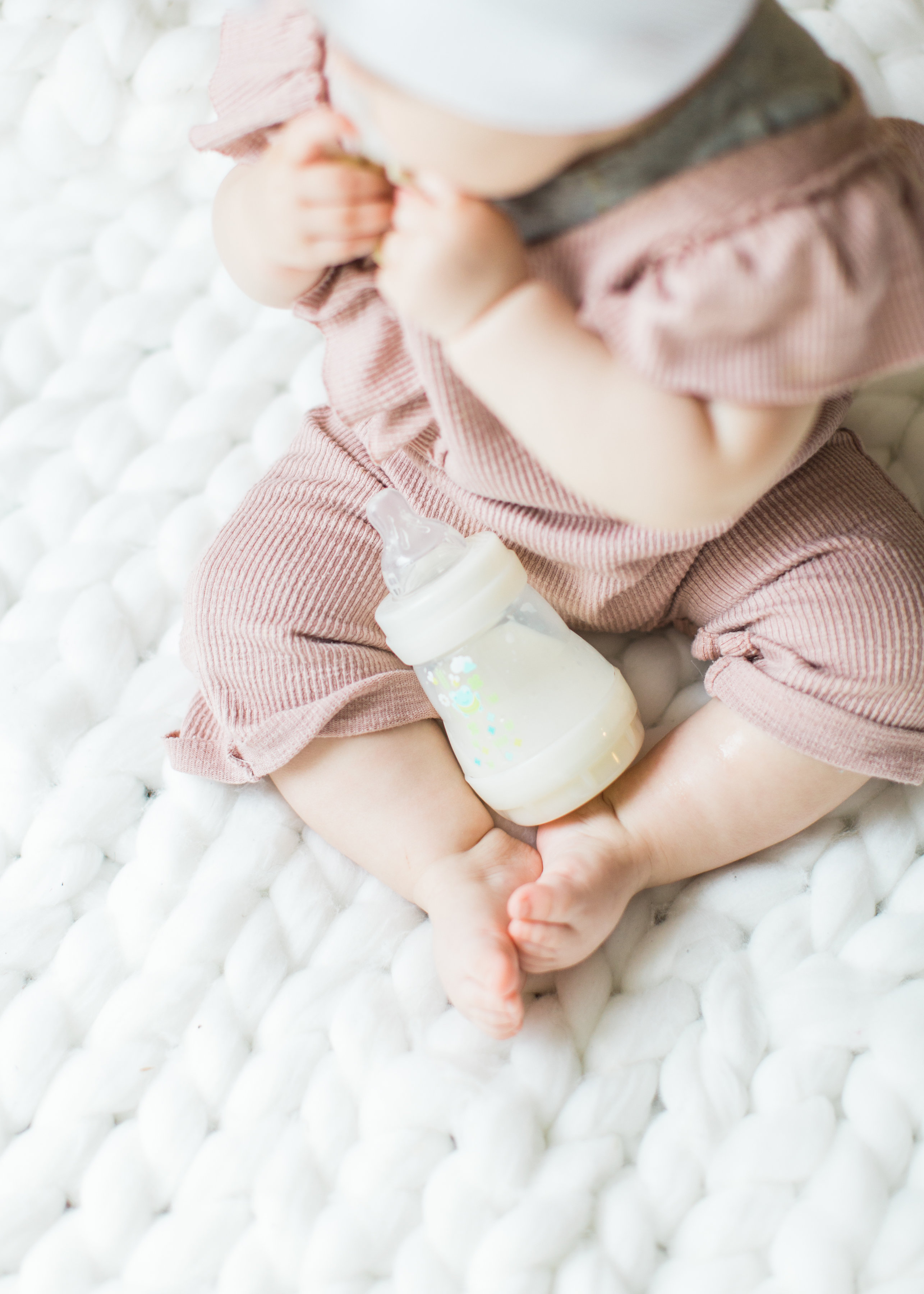 Having a baby with acid reflux can feel like the most exhausting uphill battle when you're a new parent. These are 7 tips and tricks for helping babies with reflux (that actually work!), plus a few hallmark signs that your baby does in fact have reflux. Click through for the details. #acidreflux #refluxbabies #babyreflux #infantreflux #gerd #colic #howtotreatreflux | glitterinc.com | @glitterinc