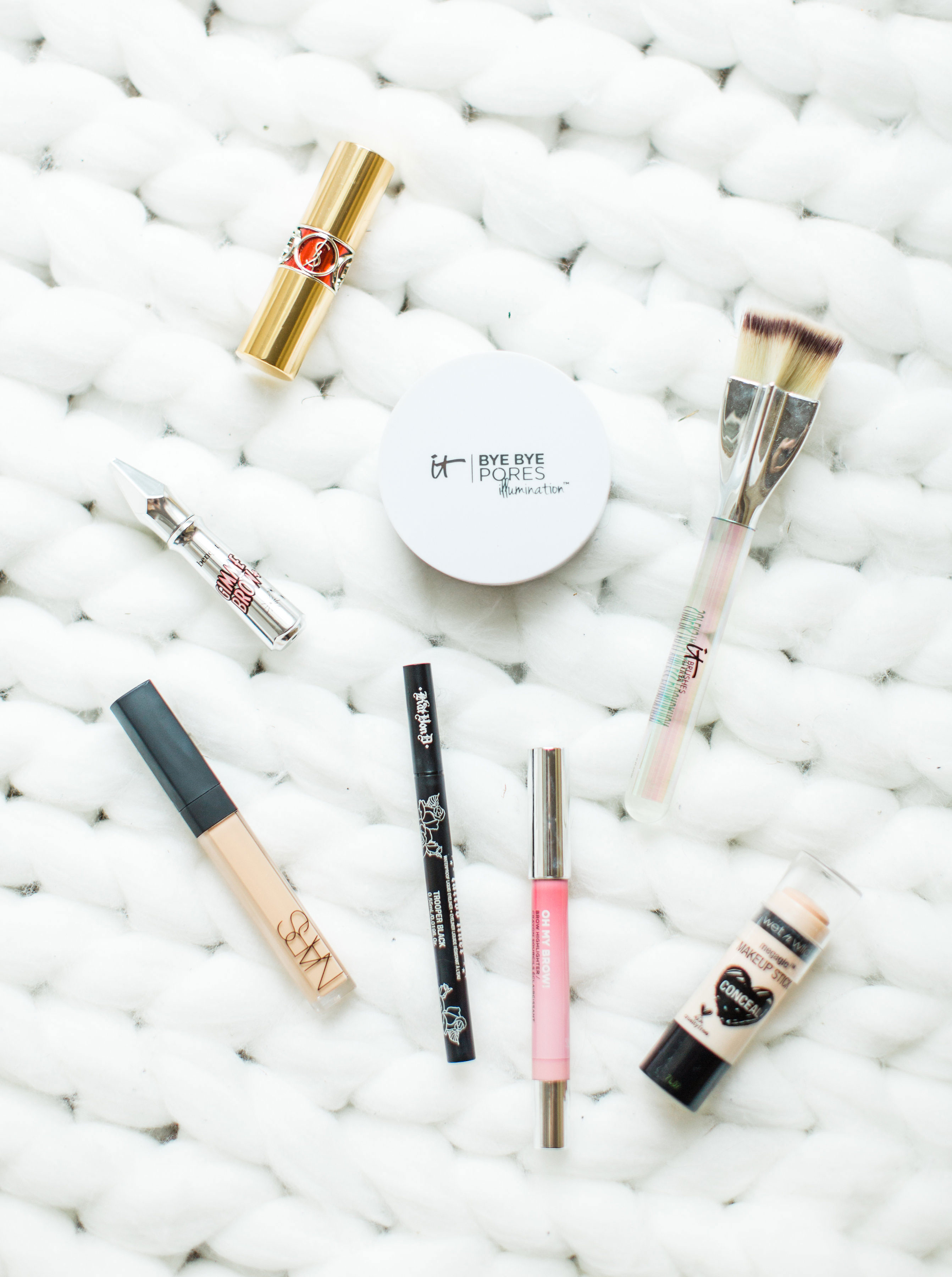 Lifestyle blogger Lexi of Glitter, Inc. shares her current favorite beauty products, including both must-have makeup and skincare products that really work! #beauty #beautymusthaves #beautyfavorites #skincarefavorites #skincare Click through for the details. | glitterinc.com | @glitterinc