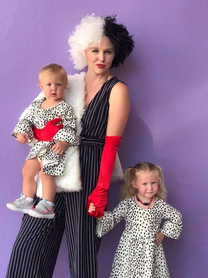 10 Adorably Awesome Halloween Costumes for Family, Kids, and Babies, including Cruella de Vil and her Dalmatian Puppies. Click through for plenty of fun DIY costumes for families. #halloween #halloweencostumeideas #familyhalloweencostume #familyhalloweencostumeideas | glitterinc.com | @glitterinc