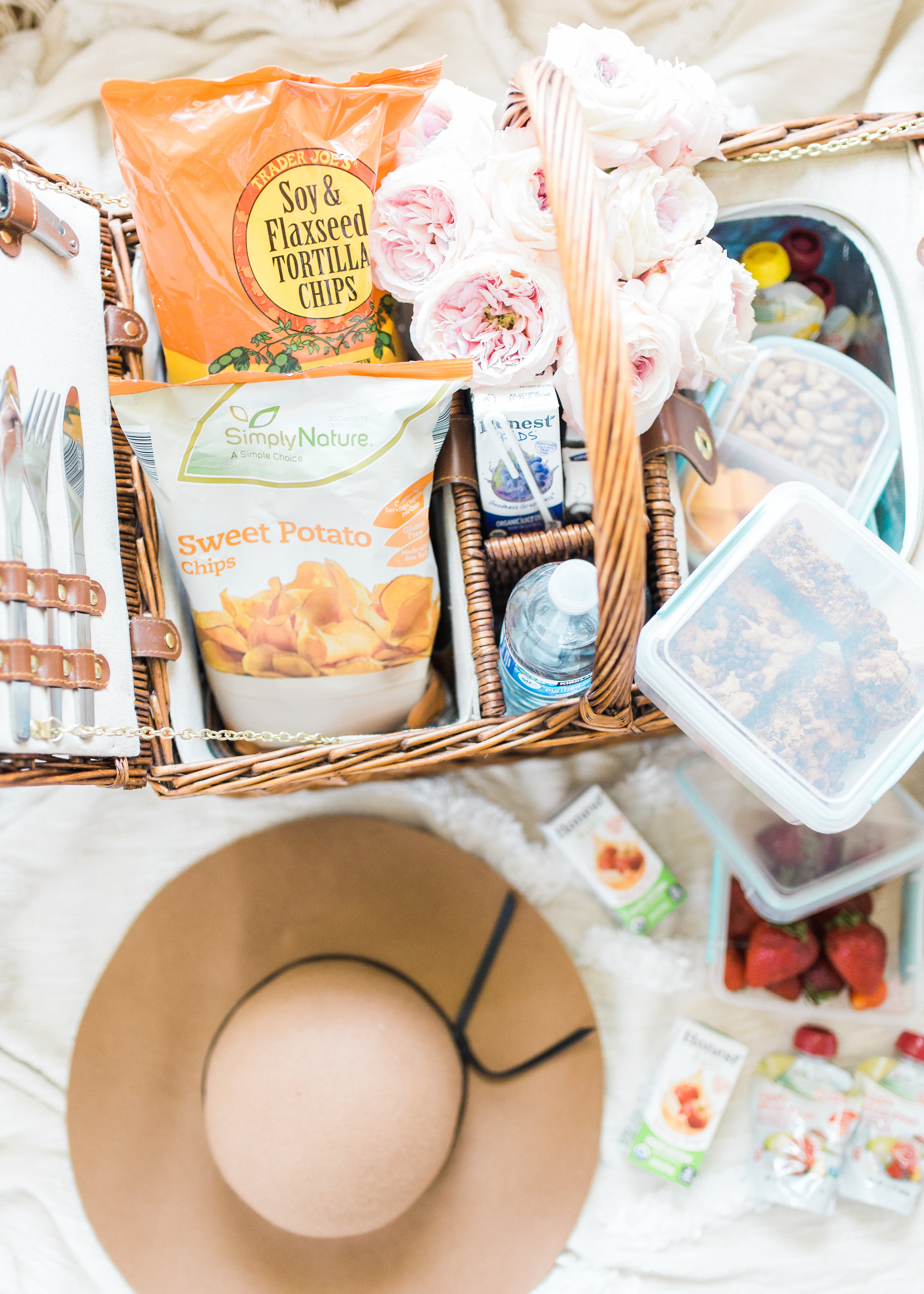 the best snacks for the whole family  #roadtripsnacks #familyroadtrip #vacation #travel #travelwithkids #familytravel #familyvacation Click through for the details. | glitterinc.com | @glitterinc